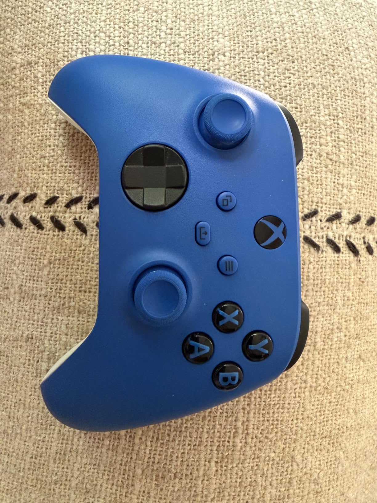 XBOX Wireless Gaming Controller | Shock Blue | Consoles, PCs, TVs, mobile, and more | Textured Grip | Wireless, Bluetooth, USB-C Connectivity customer photo 2