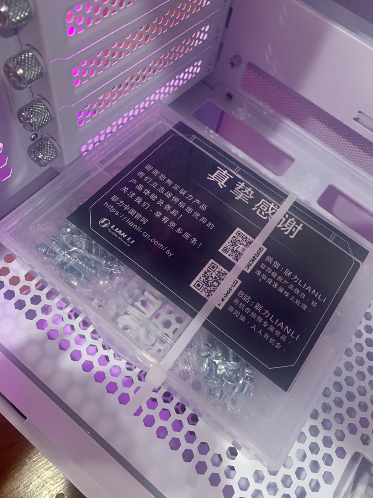 Lian Li V100-ATX Mid-Tower PC Case-White-V100RW customer photo 2
