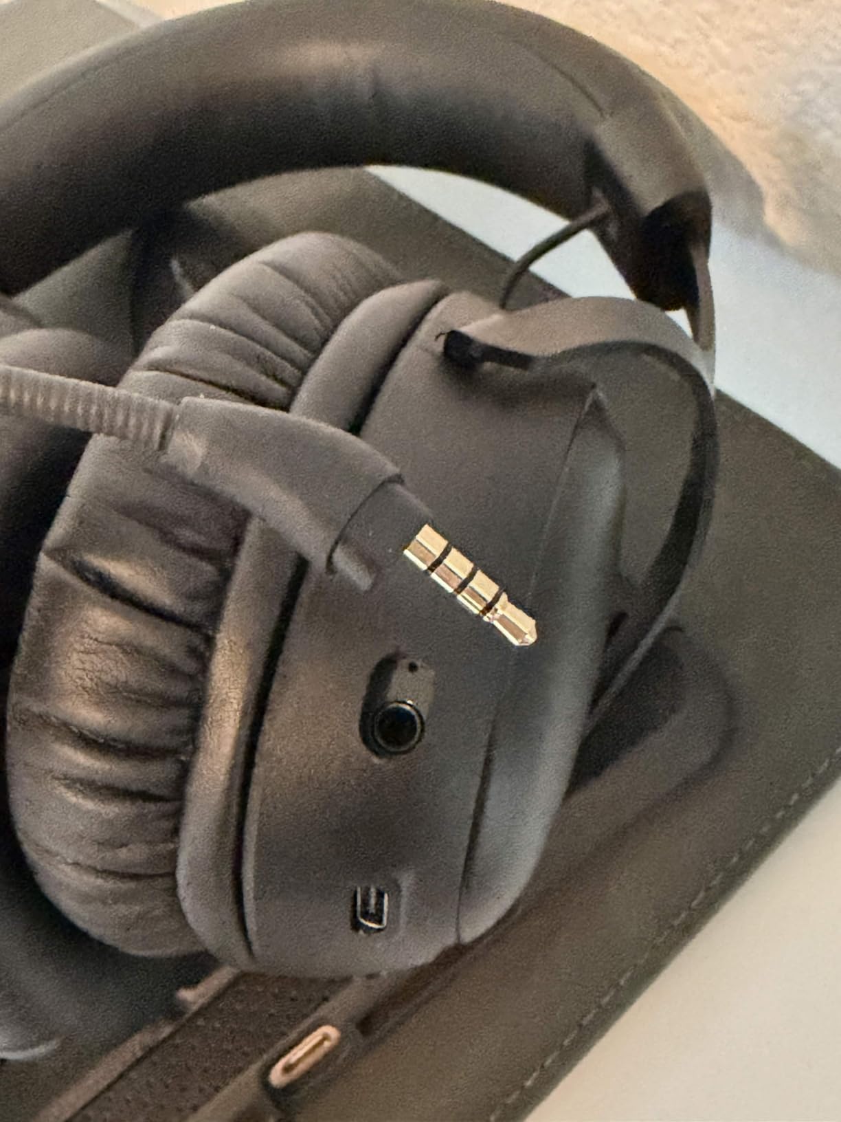 HyperX Cloud III S – Wireless Gaming Headset for Multi-Platform, 2.4GHz, Bluetooth, Battery Life up to 120 Hours 2.4GHz / 200 Hours Bluetooth, 53mm Angled Drivers, Detachable Mic – Black customer photo 1