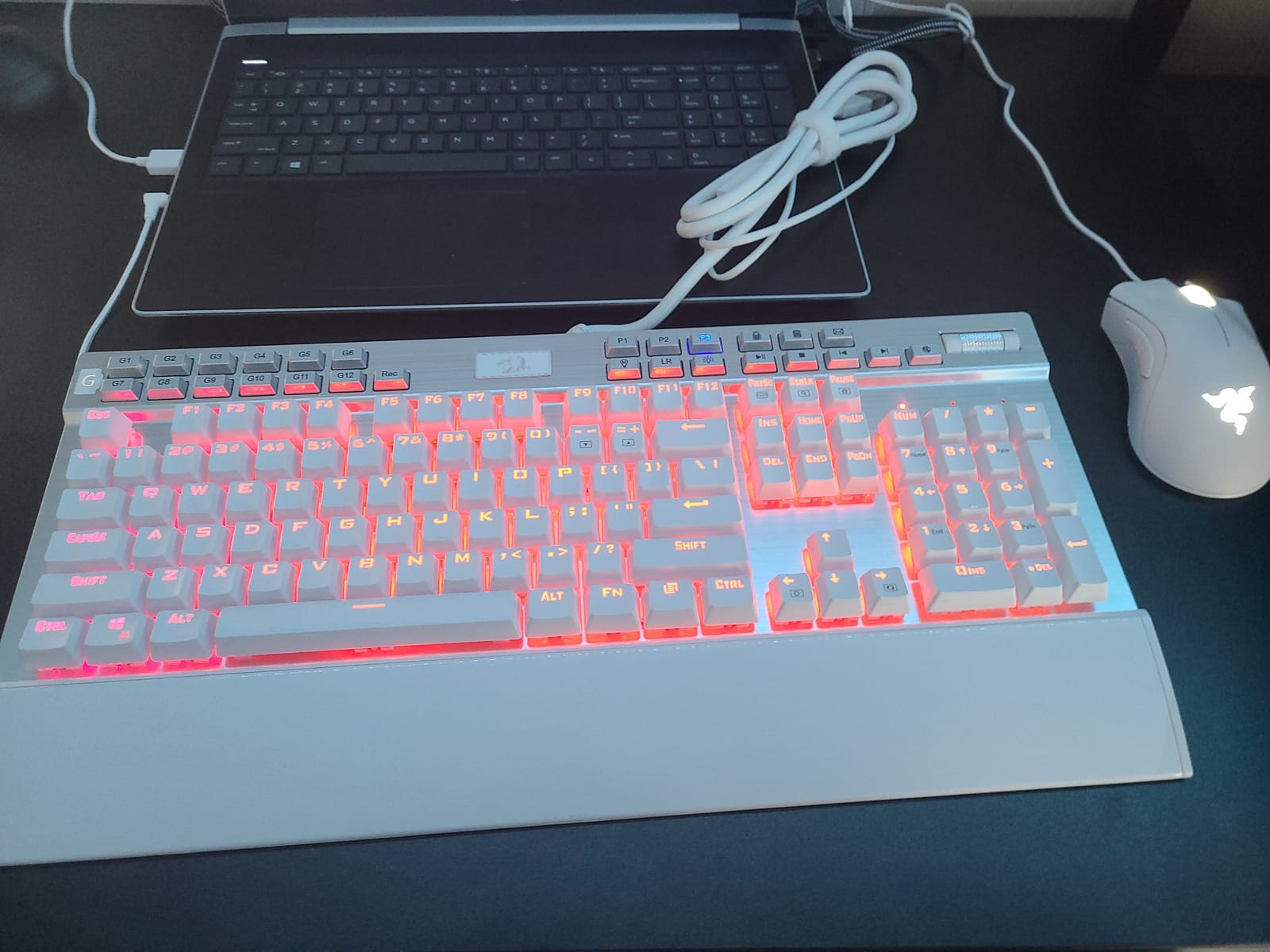 Redragon K734W 75% Wireless Mechanical Keyboard RGB - White & Green customer photo 1