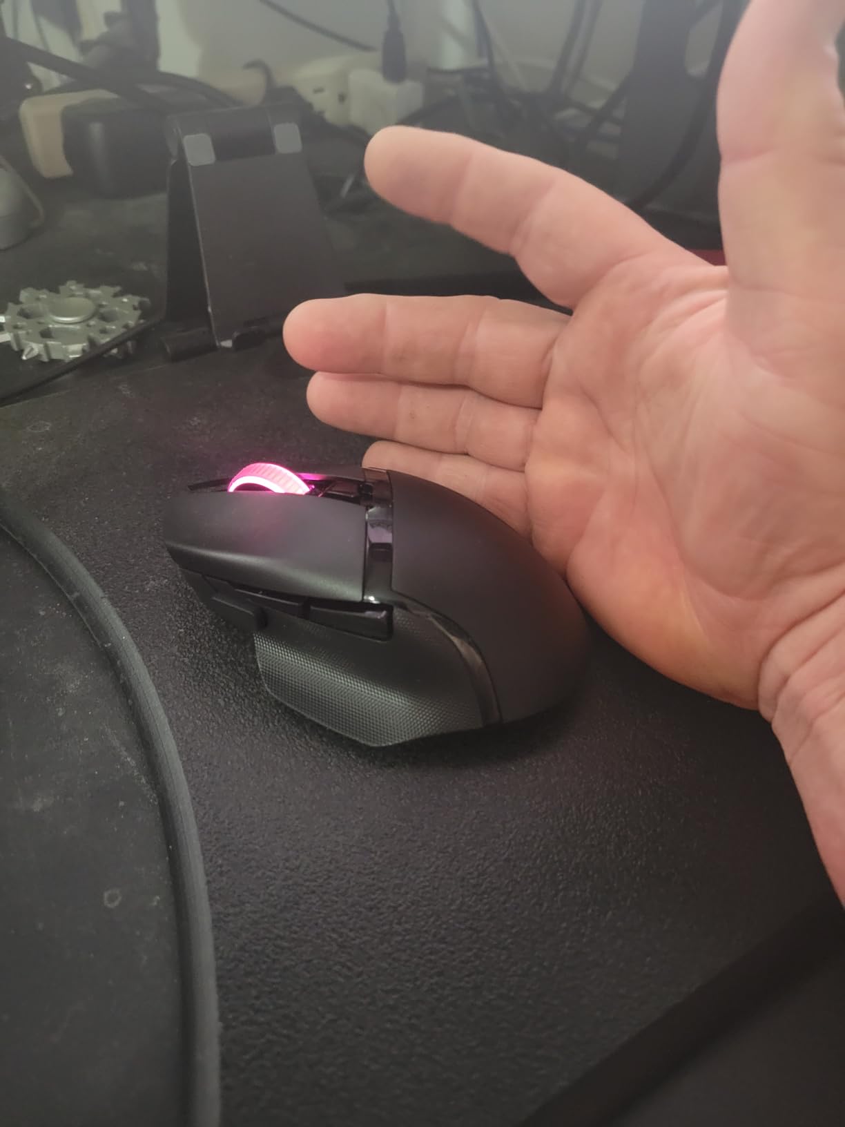 Razer Basilisk Mobile Portable Ergonomic Wireless Gaming Mouse, Black | 10 Programmable Controls, Razer HyperScroll, Optical Switches Gen-3, Long Battery Life, AI Prompt, 2.4 GHz, Bluetooth, USB C customer photo 1