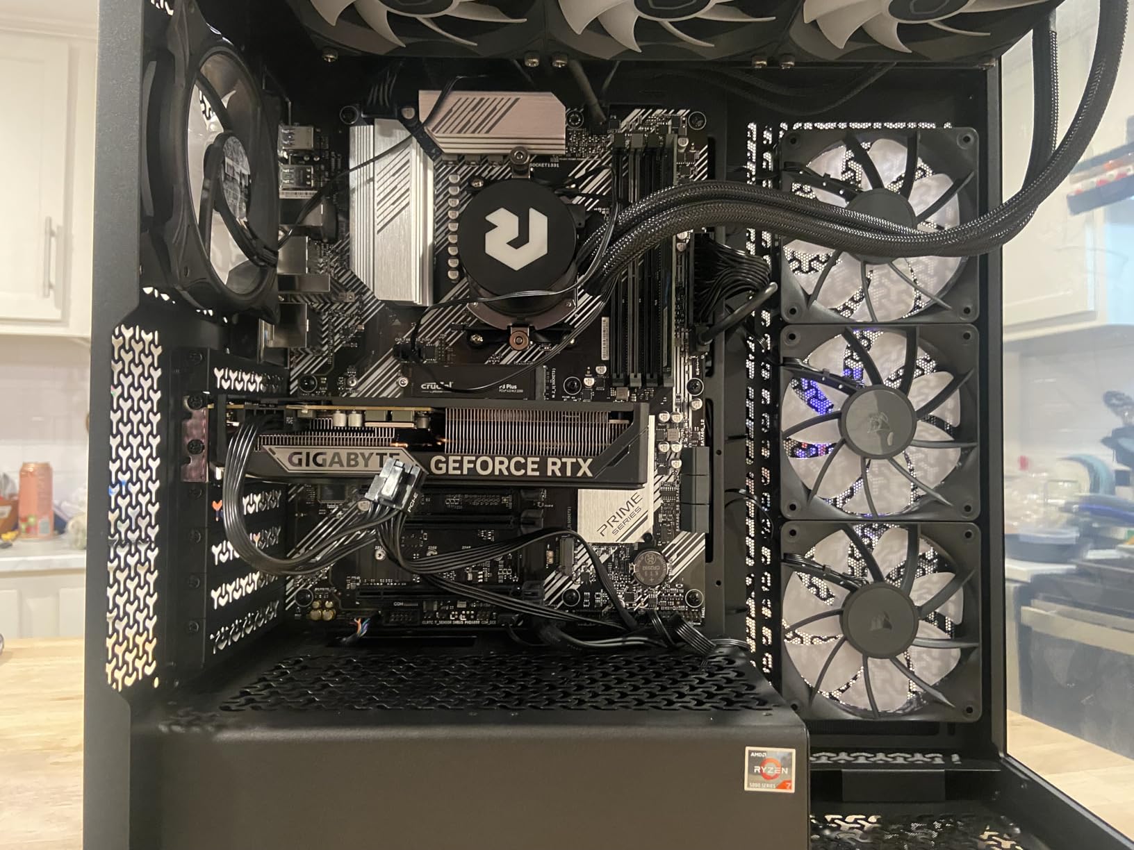 GIGABYTE GeForce RTX 5060 WINDFORCE OC 8G Graphics Card, Cooling System, 8GB 128-bit GDDR7, PCIe 5.0, Manufactured by NVIDIA, DisplayPort & HDMI - Video Output Interface, GV-N5060WF2OC-8GD Video Card customer photo 2
