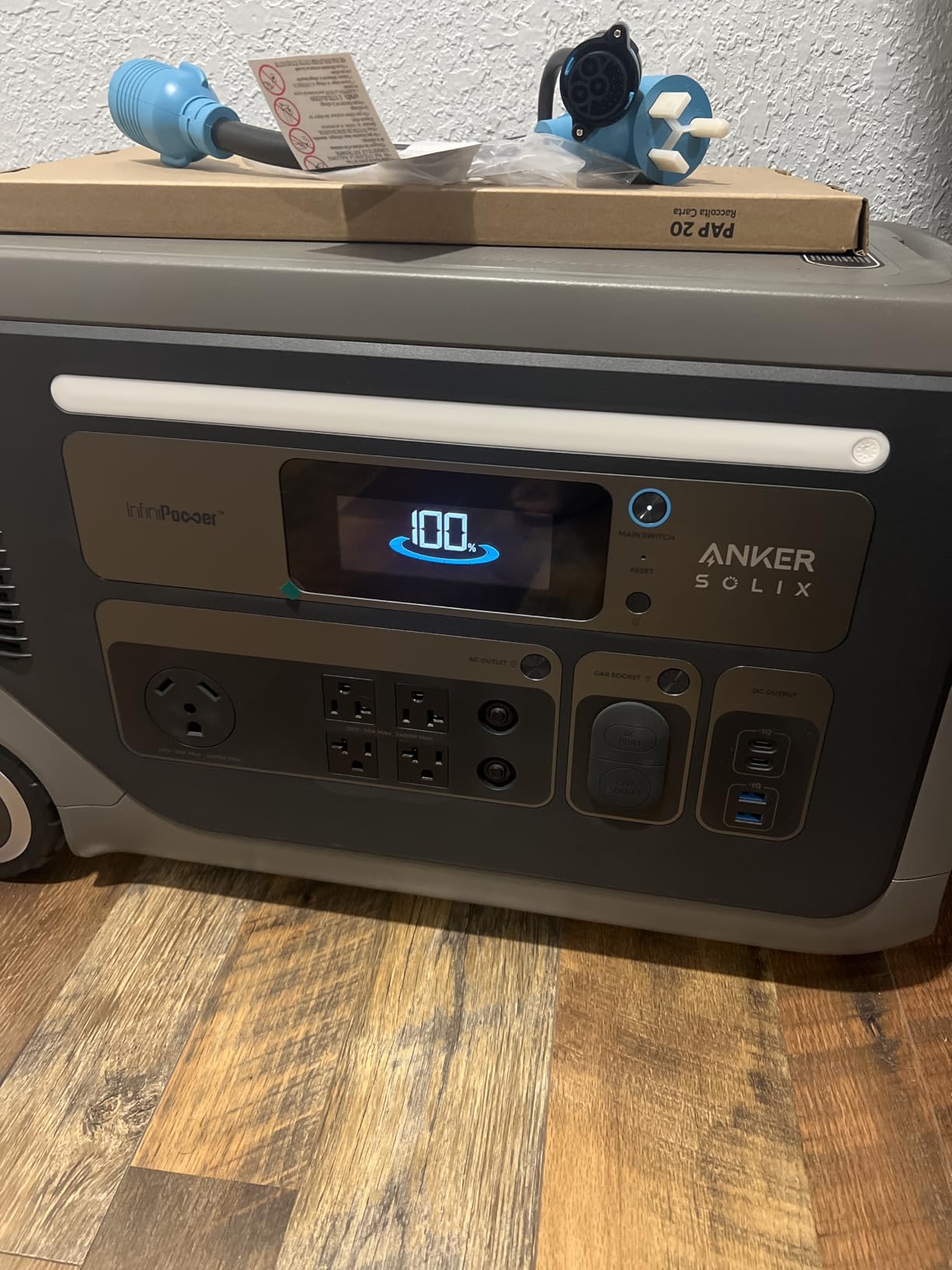 Anker SOLIX F3000 Portable Power Station and 400W Solar Panel, 3,072Wh customer photo 2
