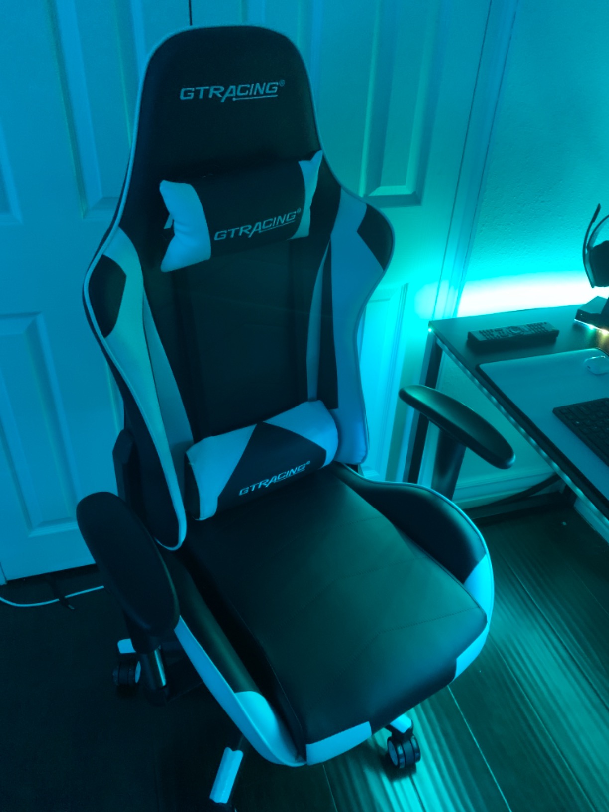GTRACING Gaming Chair with Reclining Backrest, Adjustable Height and Swivel Base, Ergonomic Computer Chair with Headrest and Lumbar Support (Black) customer photo 2