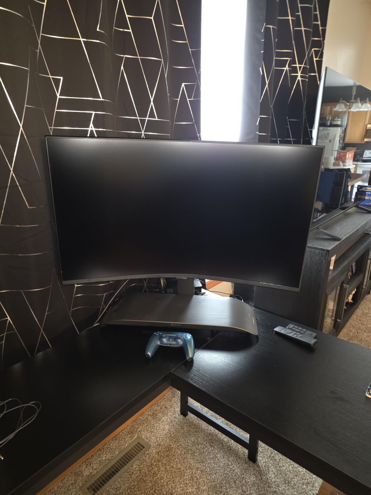 Samsung 37” Odyssey G7 (G75F) Series 4K UHD Curved Gaming Monitor customer photo 1