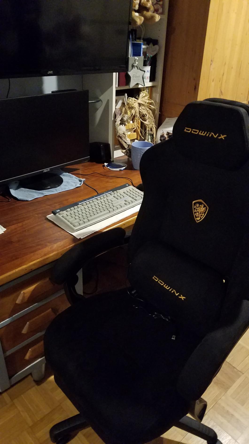 Dowinx Big and Tall Gaming Chair, Suede Fabric Game Chair with Pocket Spring Cushion, High Back Gamer Chair Ergonomic with Footrest for Adults Office, 440LBS, Black customer photo 2