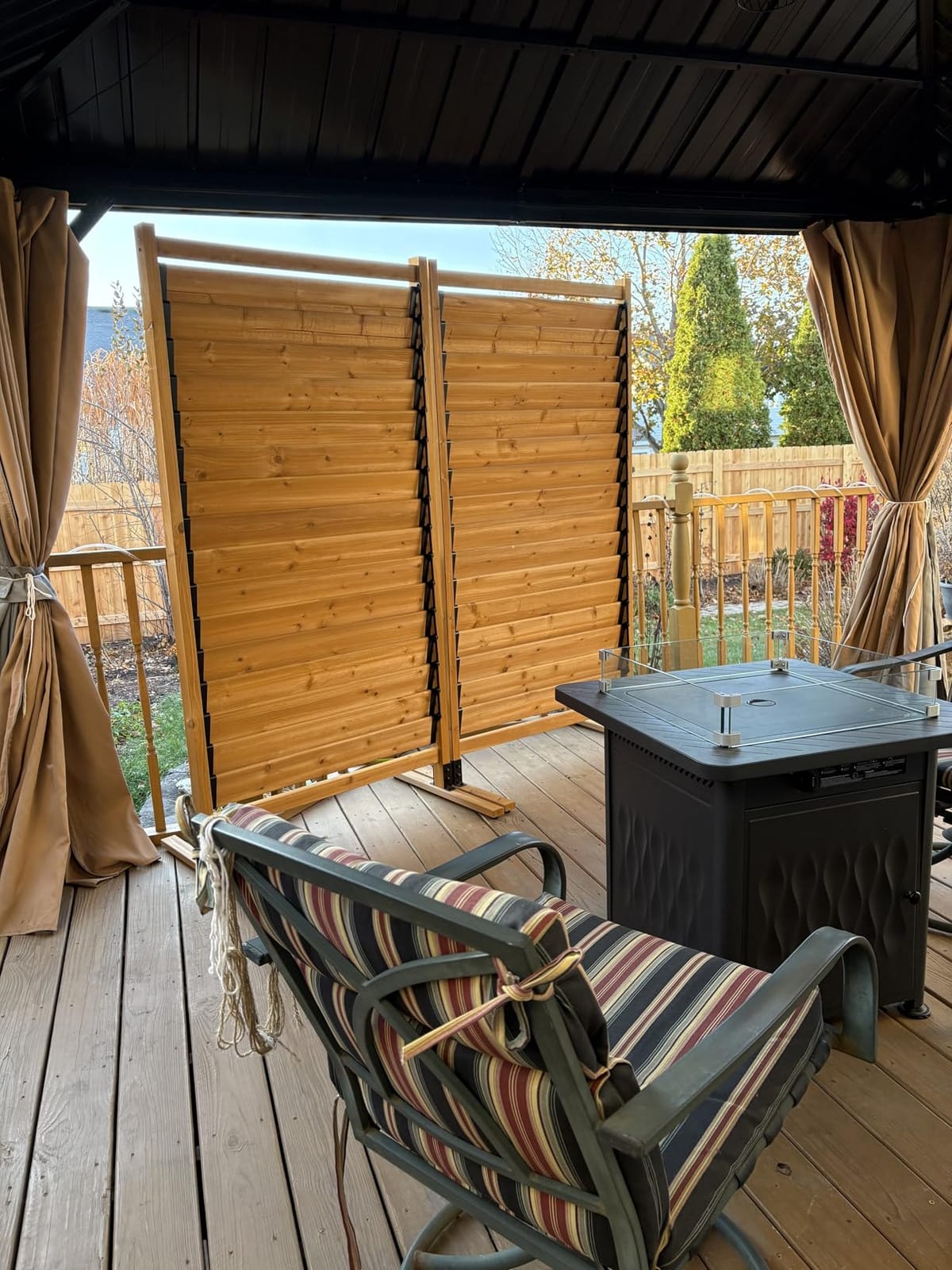 Enclo Convertible Freestanding/Surface Mounted Privacy Screen, Cedar Wood | 6ftH x 3ftW, Convertible Louver, 1 Panel, Great for Balconies, Patios, or Decks, EC18044 customer photo 2