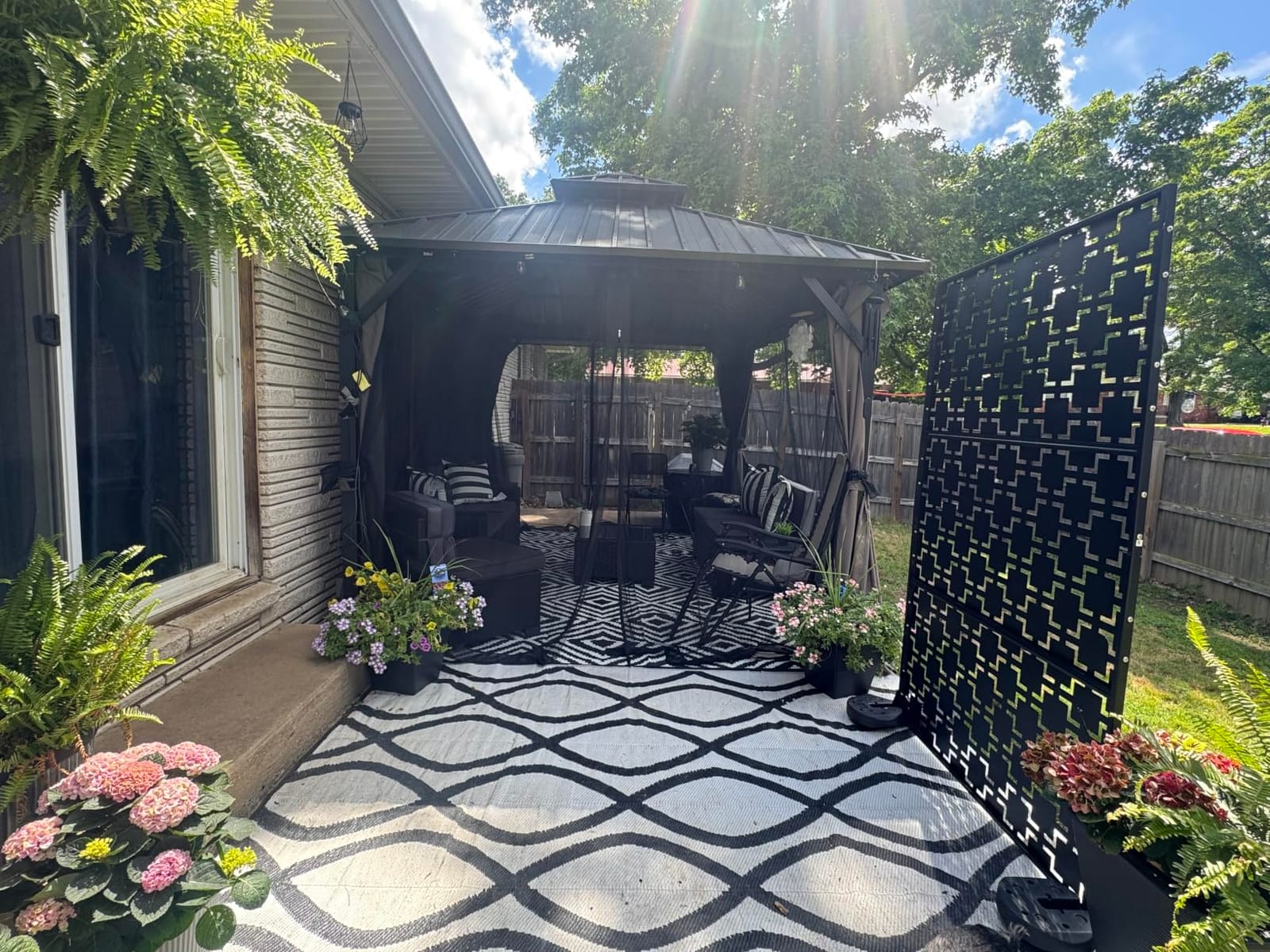 Metal Privacy Screen Outdoor - 72in Decorative Laser Cut Steel Garden Divider Panel with Tropical Leaf Design, Weatherproof Freestanding Modern Privacy Fence for Patio, Deck, Backyard & Balcony customer photo 1