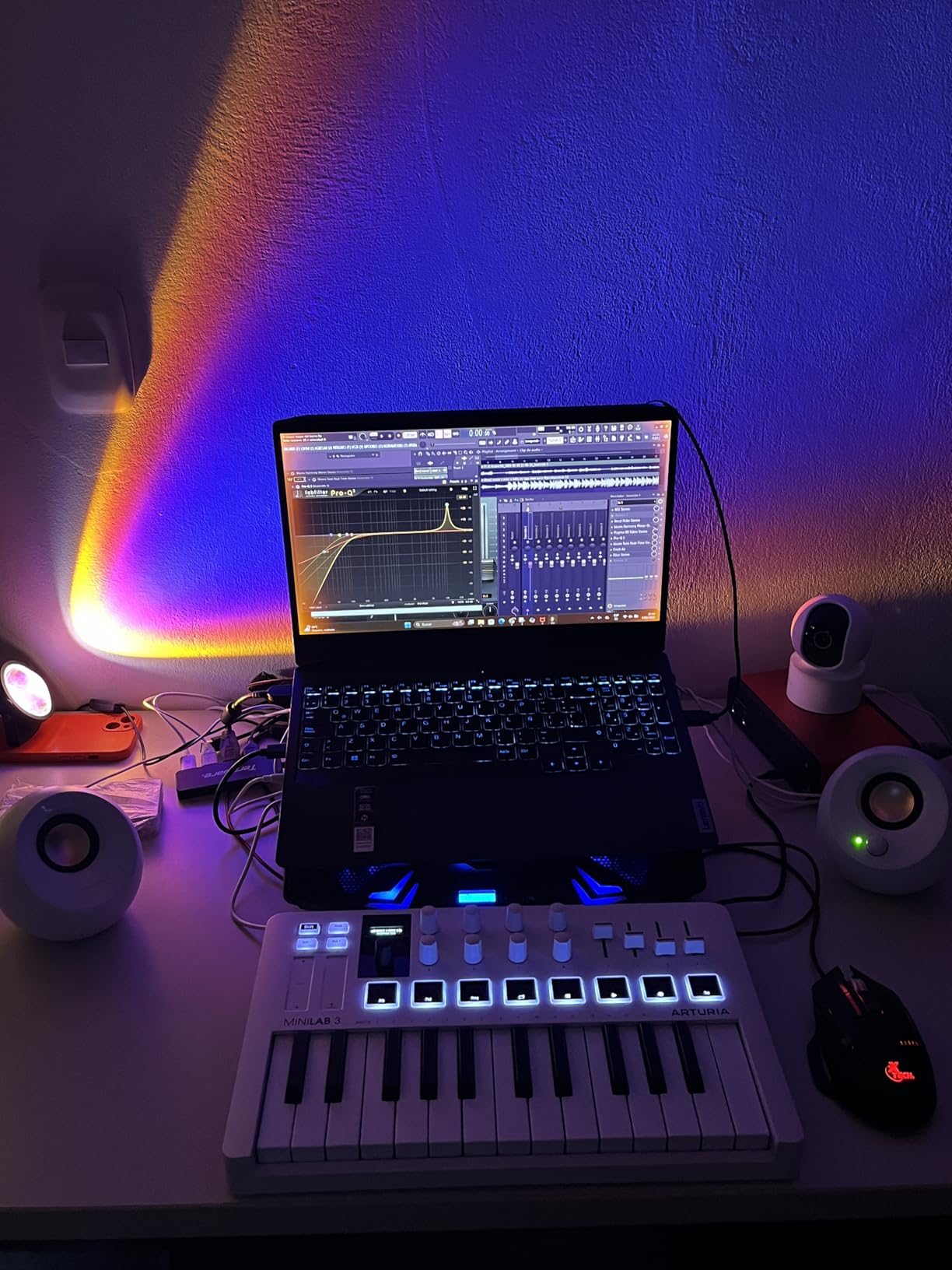 Arturia MiniLab 3 Universal MIDI Controller, Champagne customer photo 1