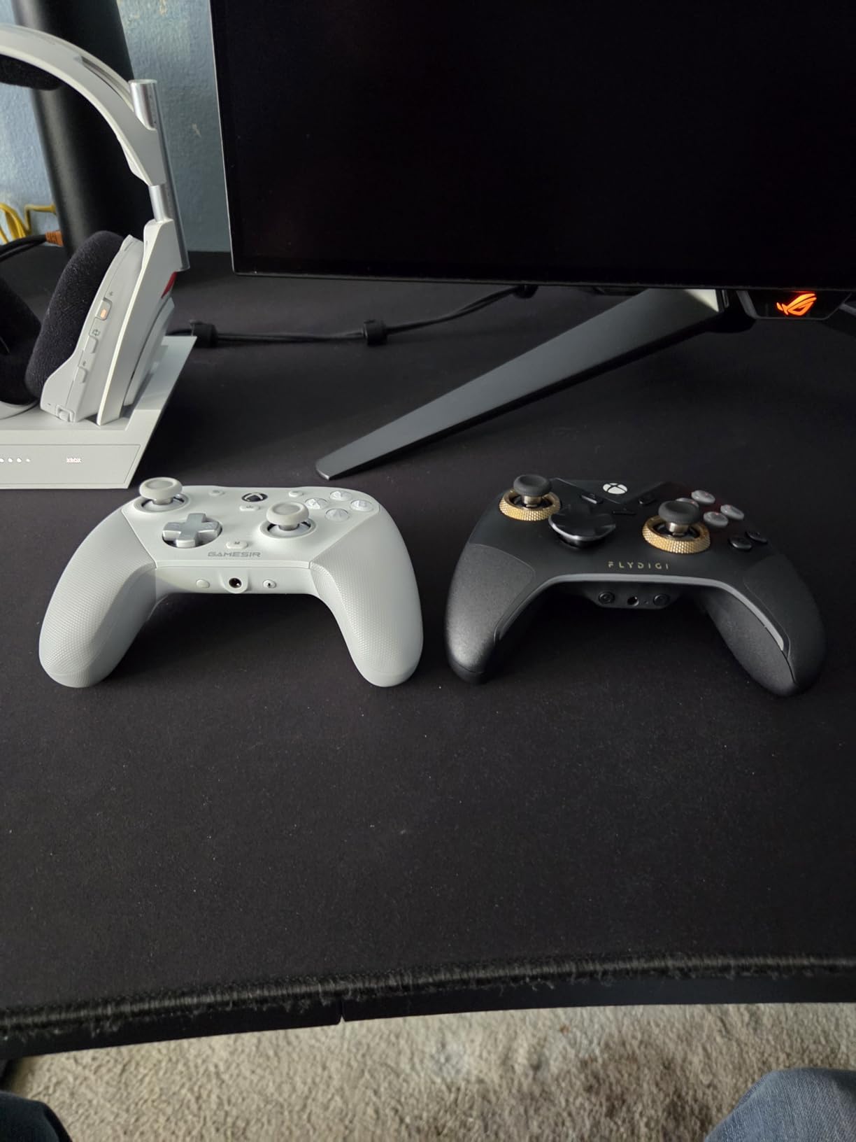 FLYDIGI VADER 5S Wired Controller for XBOX Series X|S, XBOX One, Windows customer photo 1