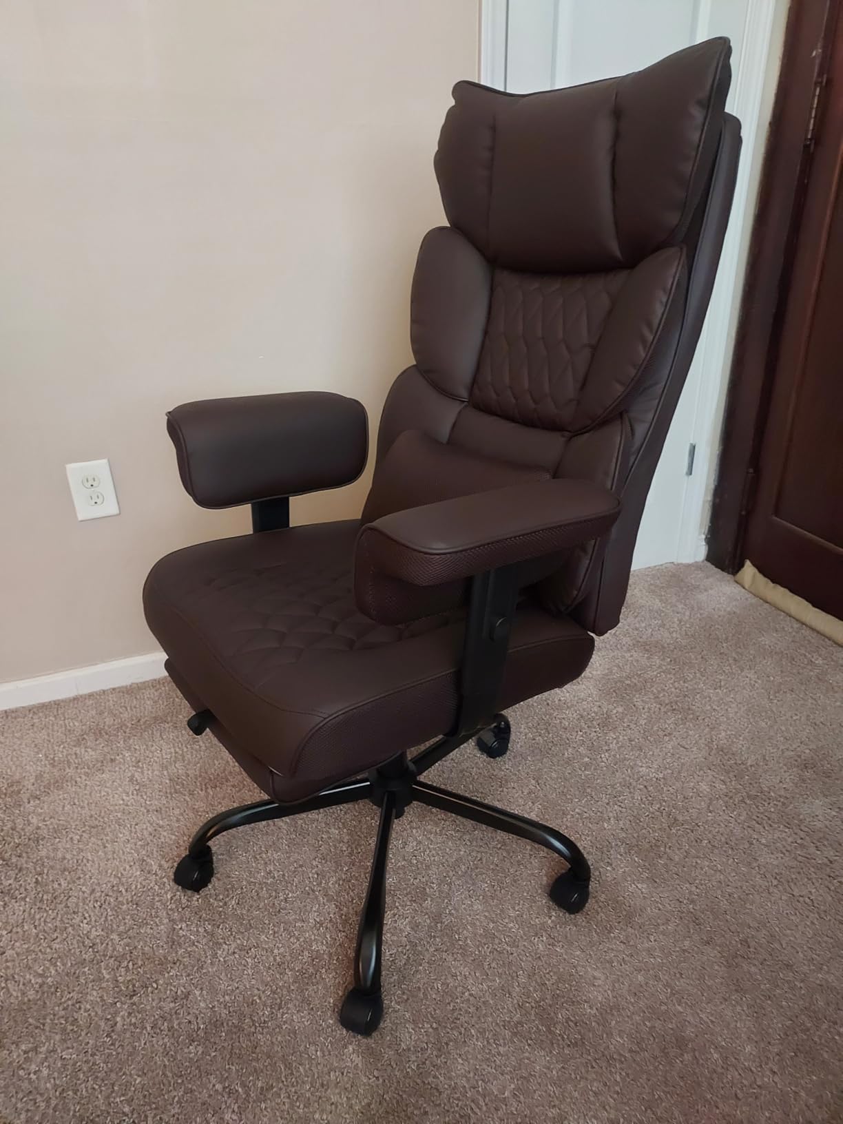 Misolant Big and Tall Office Chair with Footrest, High Back Executive Desk Chair with Adjustable Lift Armrest, 155°Recline，Lumbar Support Pillow, Faux Leather Gaming Chairs for Home or Office Black customer photo 1