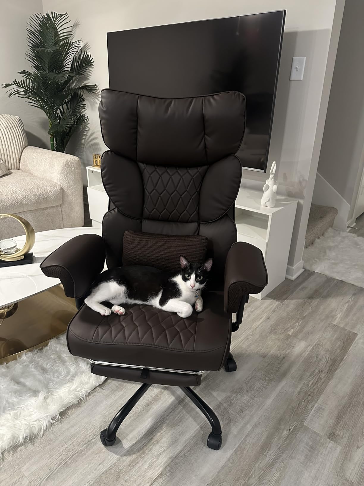 Misolant Big and Tall Office Chair with Footrest, High Back Executive Desk Chair with Adjustable Lift Armrest, 155°Recline，Lumbar Support Pillow, Faux Leather Gaming Chairs for Home or Office Black customer photo 2