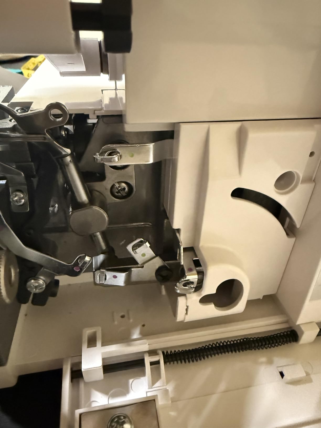 VEVOR Serger Overlock Sewing Machine 1250 SPM 2 3 4 Thread 0.7 2 Feed White customer photo 1