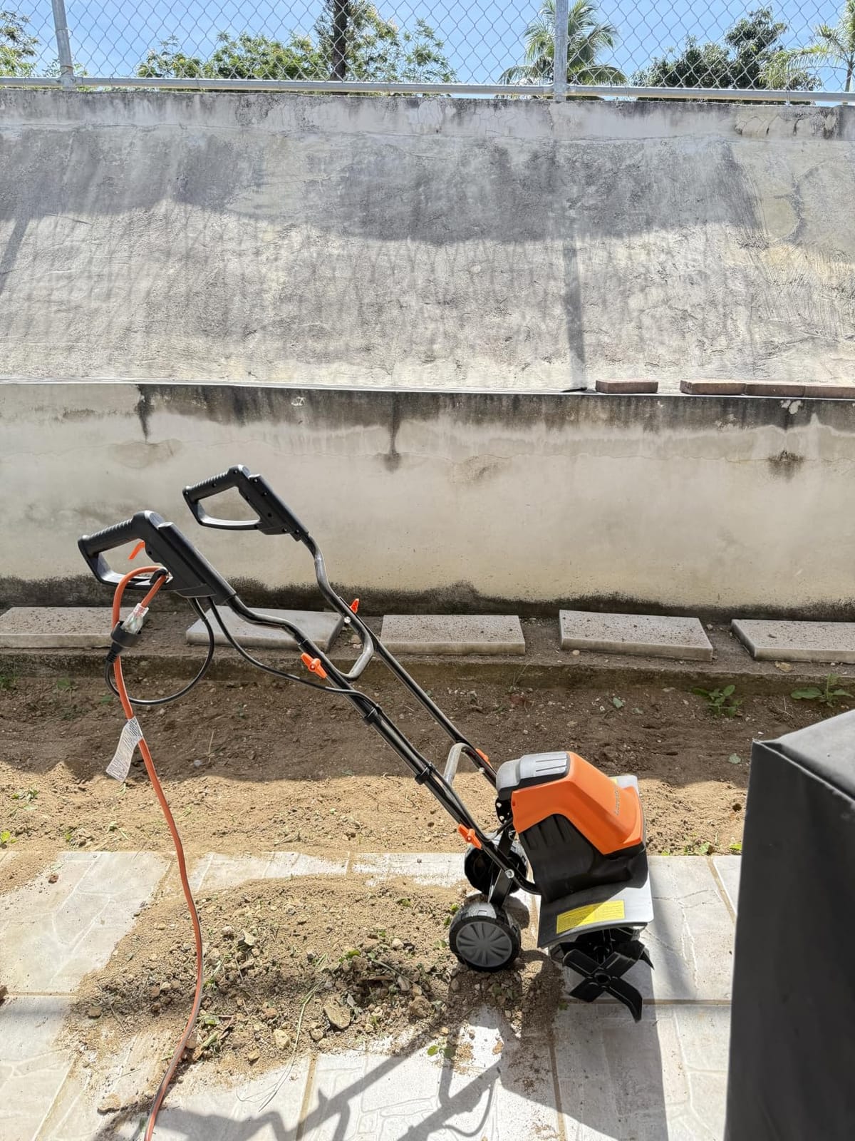 LawnMaster 24V MAX 9” Cordless Tiller – CLTE2409 customer photo 2