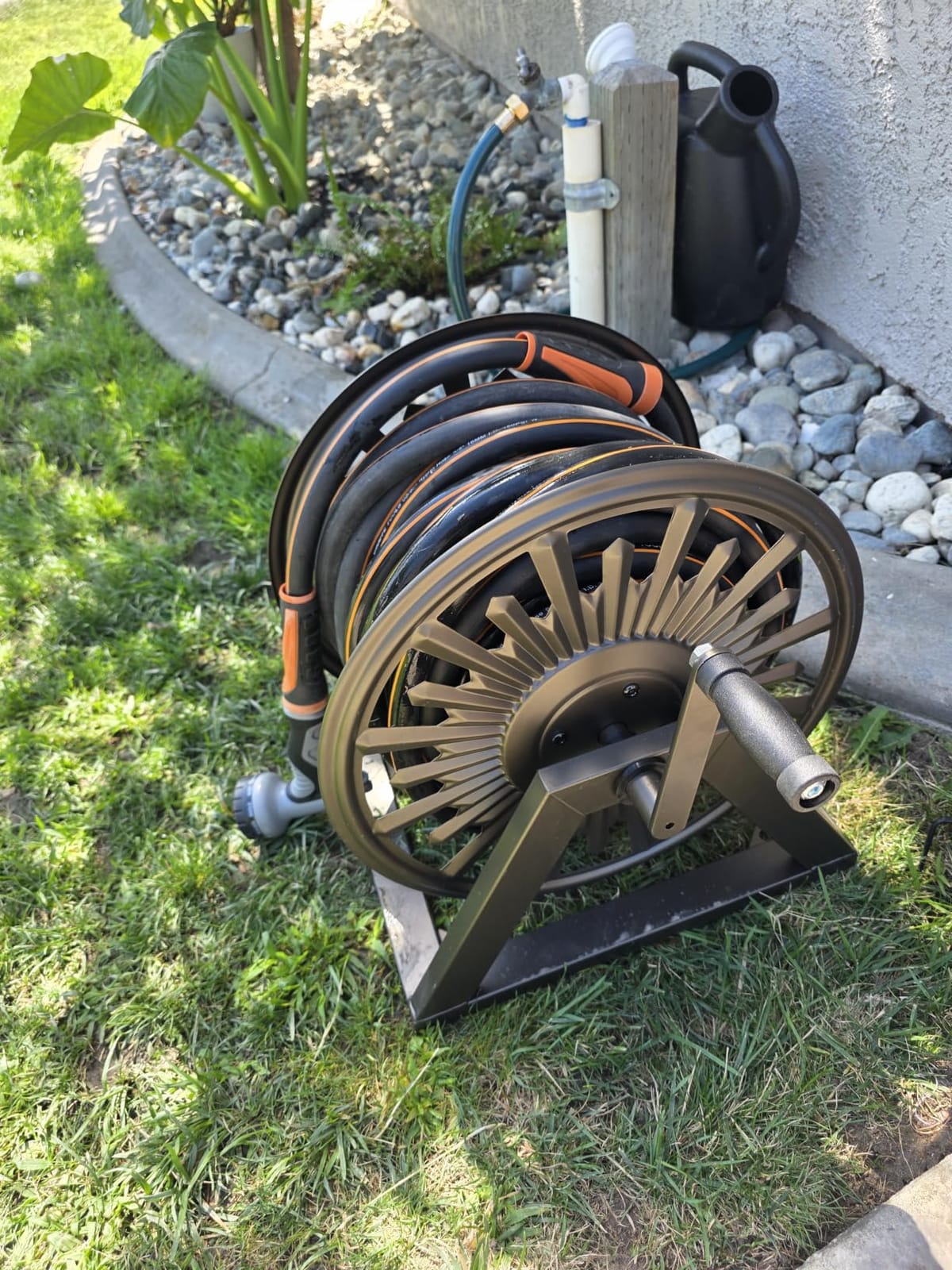 GOFORWILD Wall Mount Garden Hose Reel, Holds 200-Feet of 5/8-Inch Hose customer photo 2