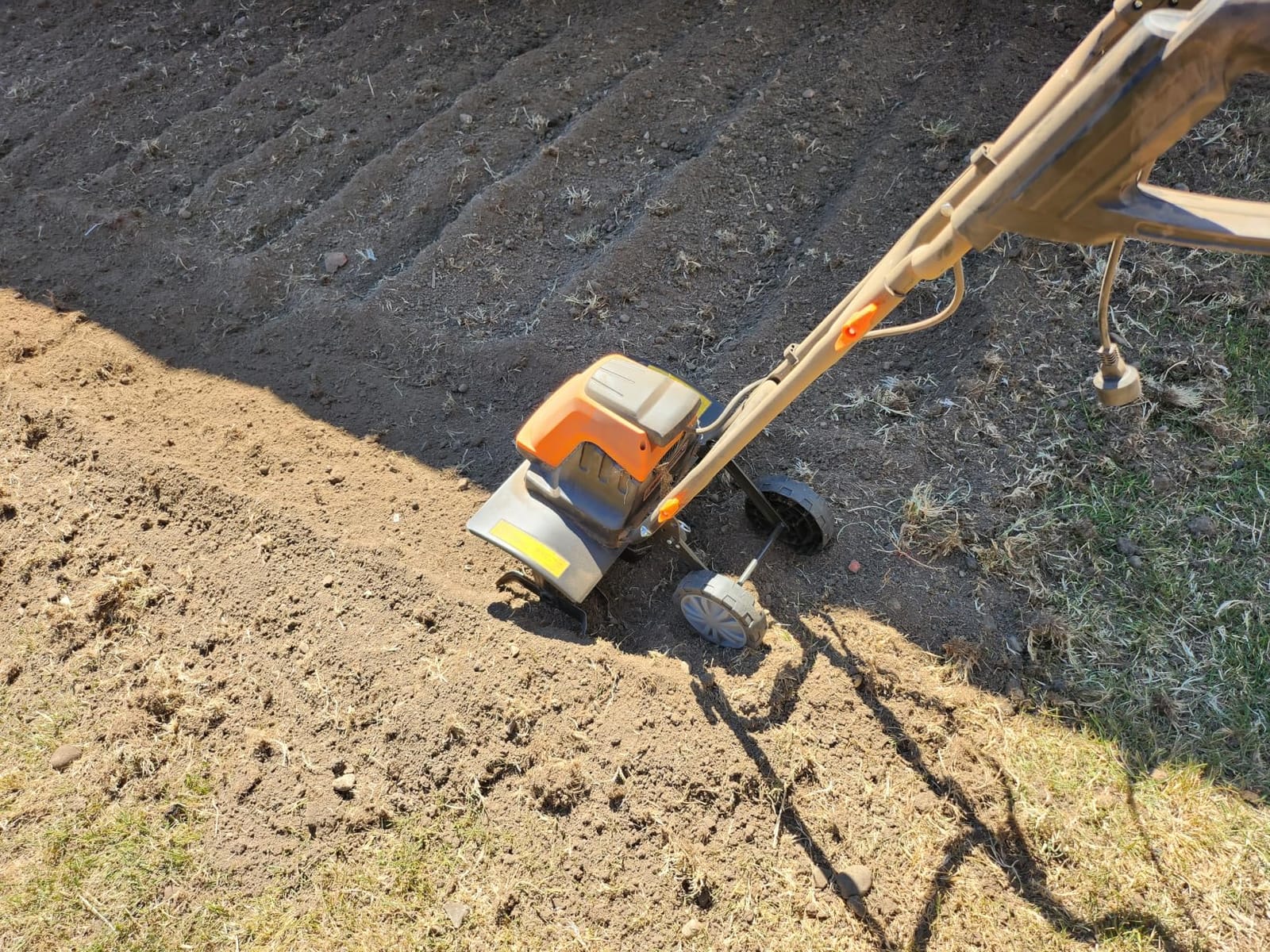 LawnMaster Brushless 48V MAX Cordless Tiller Cultivator, CLTE4814 customer photo 1