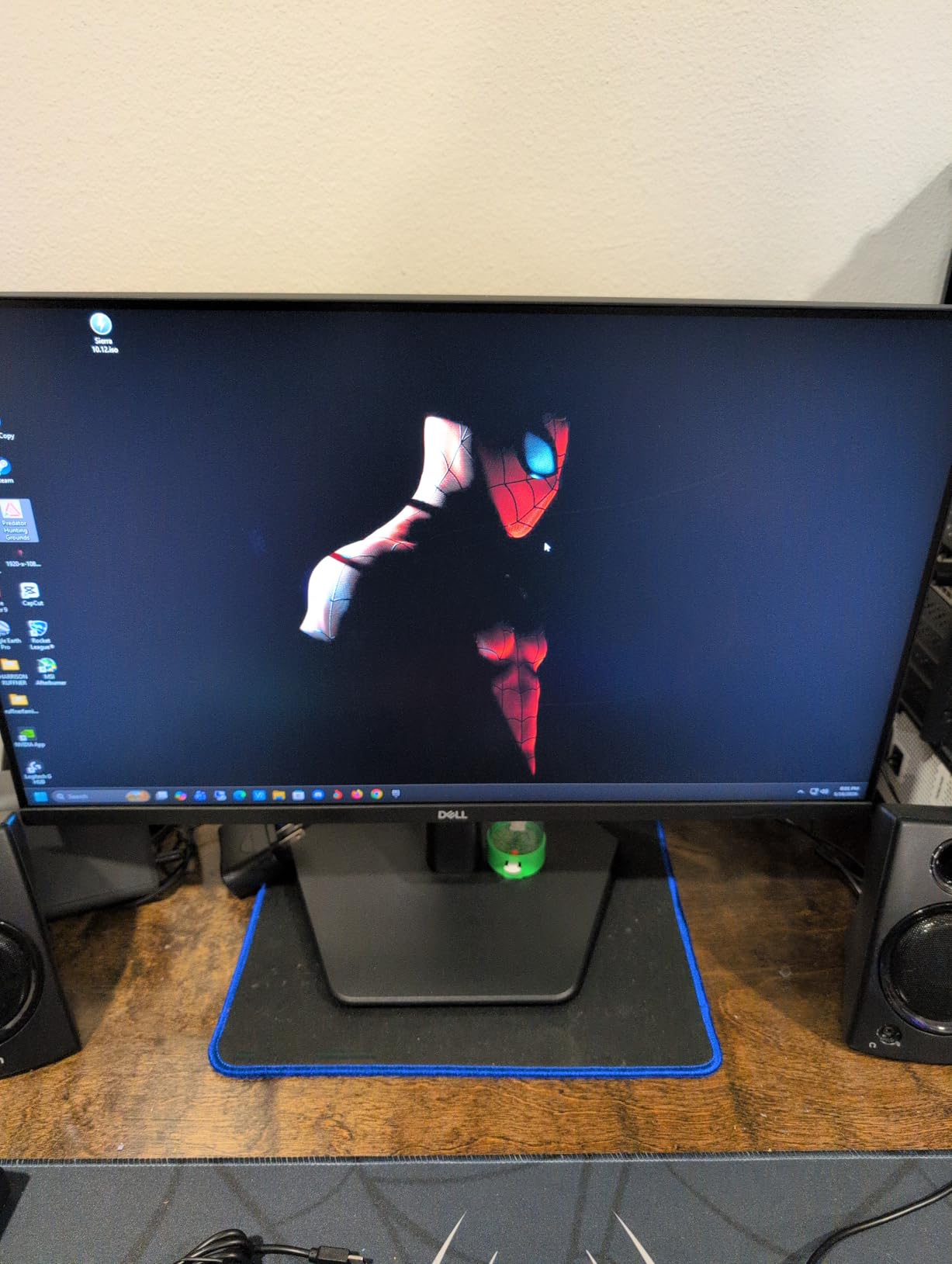 Dell 24 240Hz Gaming Monitor - SE2426HG - 23.8-inch FHD (1920x1080) 240Hz Display, in-Plane Switching (IPS) Technology, AMD FreeSync Premium, TUV 3-Star, 2X HDMI, DisplayPort 1.4, Tilt customer photo 2
