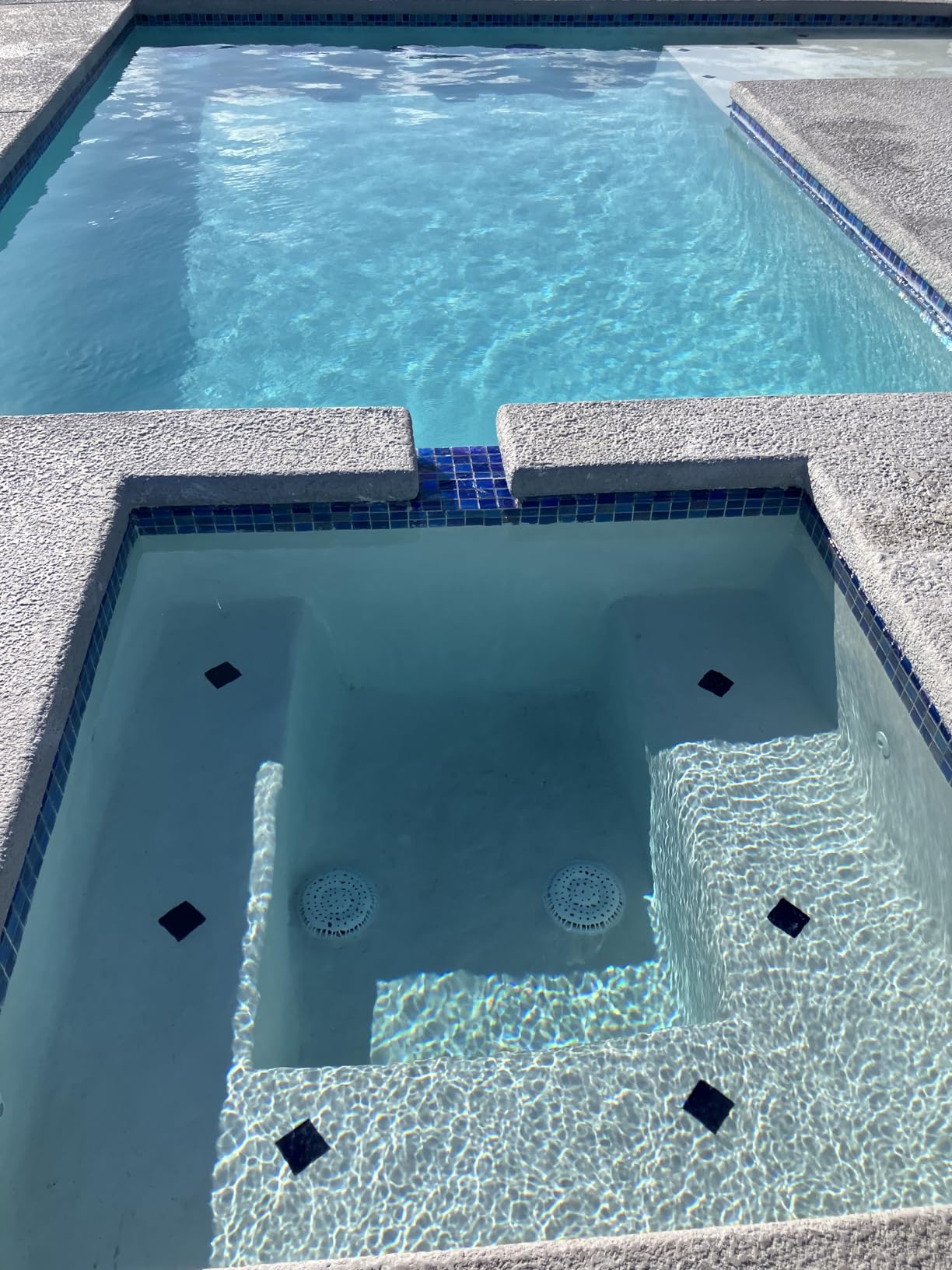 Cordless Pool Vacuum with Telescopic Pole, 18.5 GPM Powerful Suction, 1.5H Supercharge Technology, Handheld Pool Vacuum Cleaner for Above Ground/Inground Pools, Hot Tubs, Blue customer photo 1
