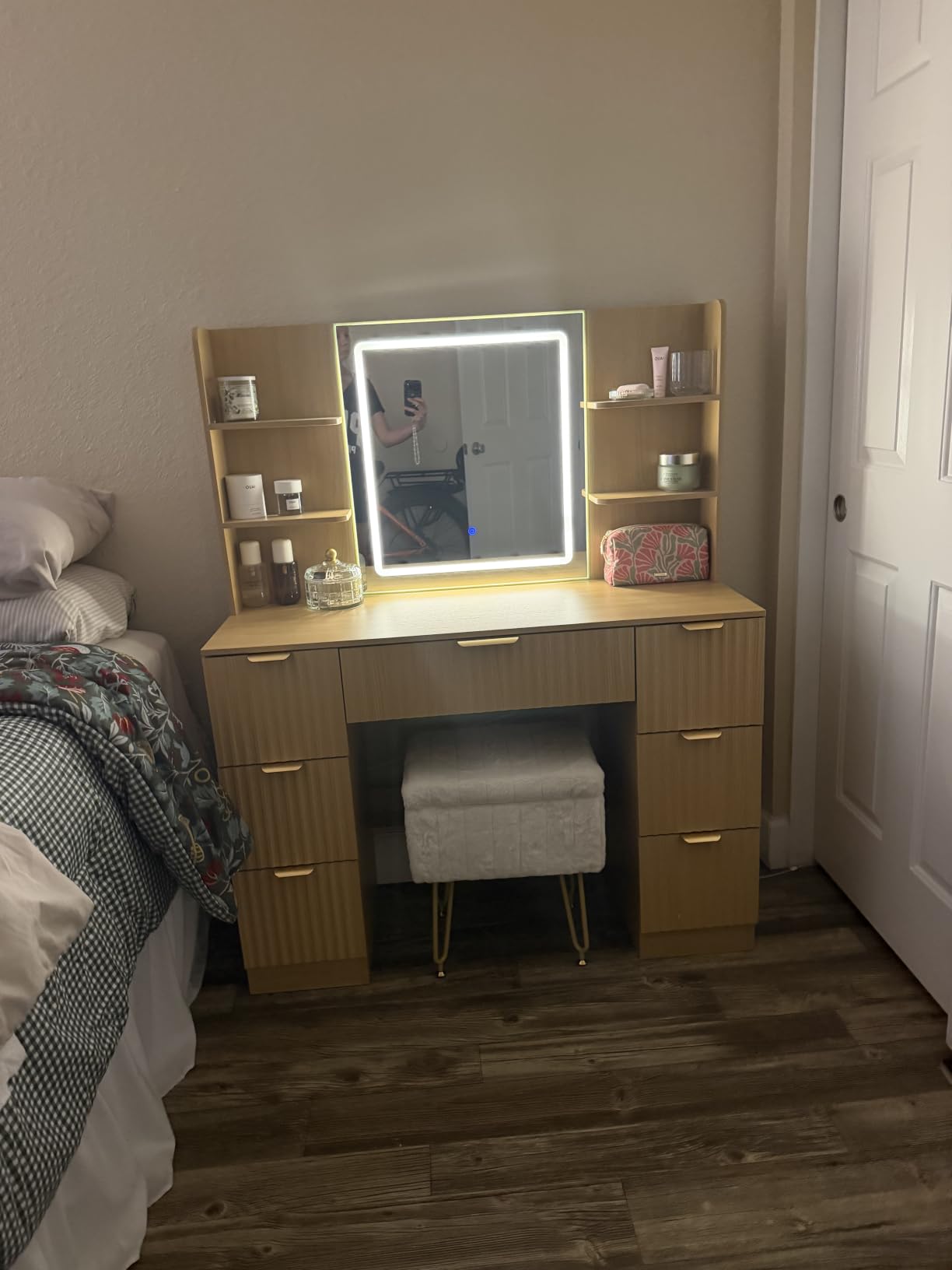 LIVELYGLOW 43