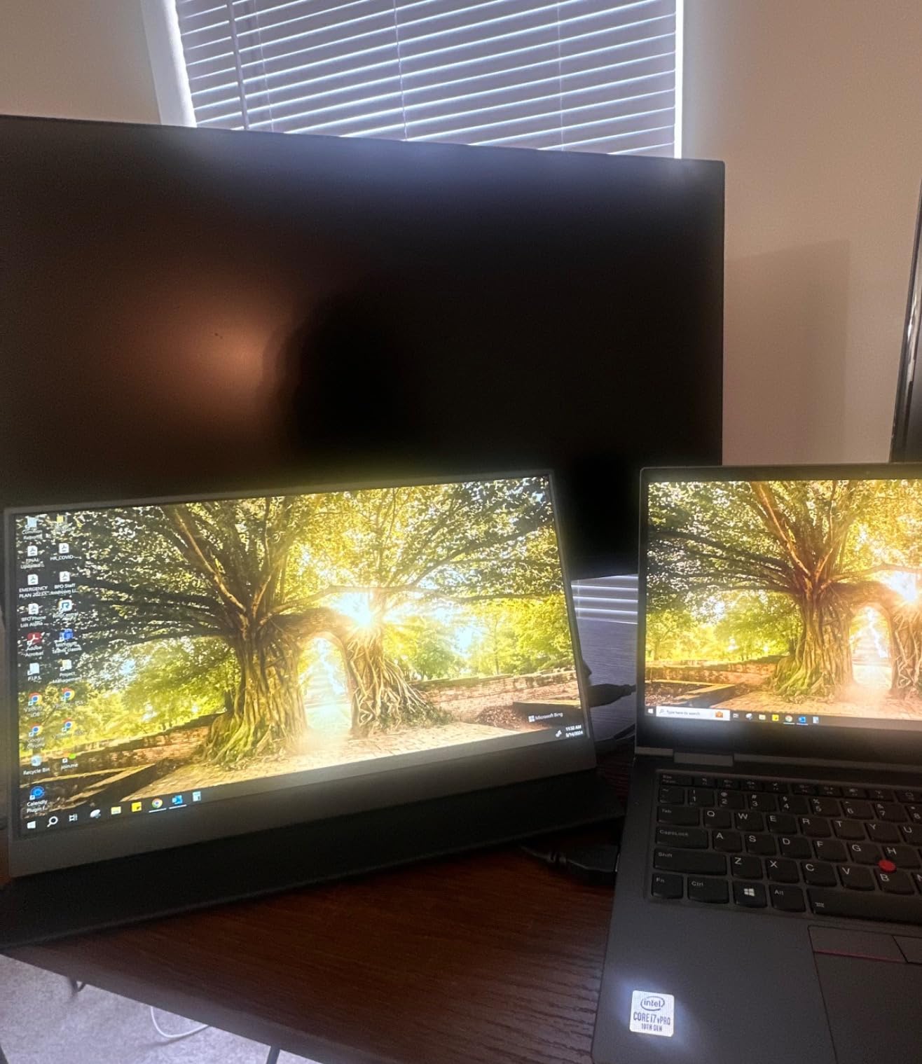 COOLHOOD 18.5 Inch FHD USB-C HDMI 120Hz Portable Monitor customer photo 2