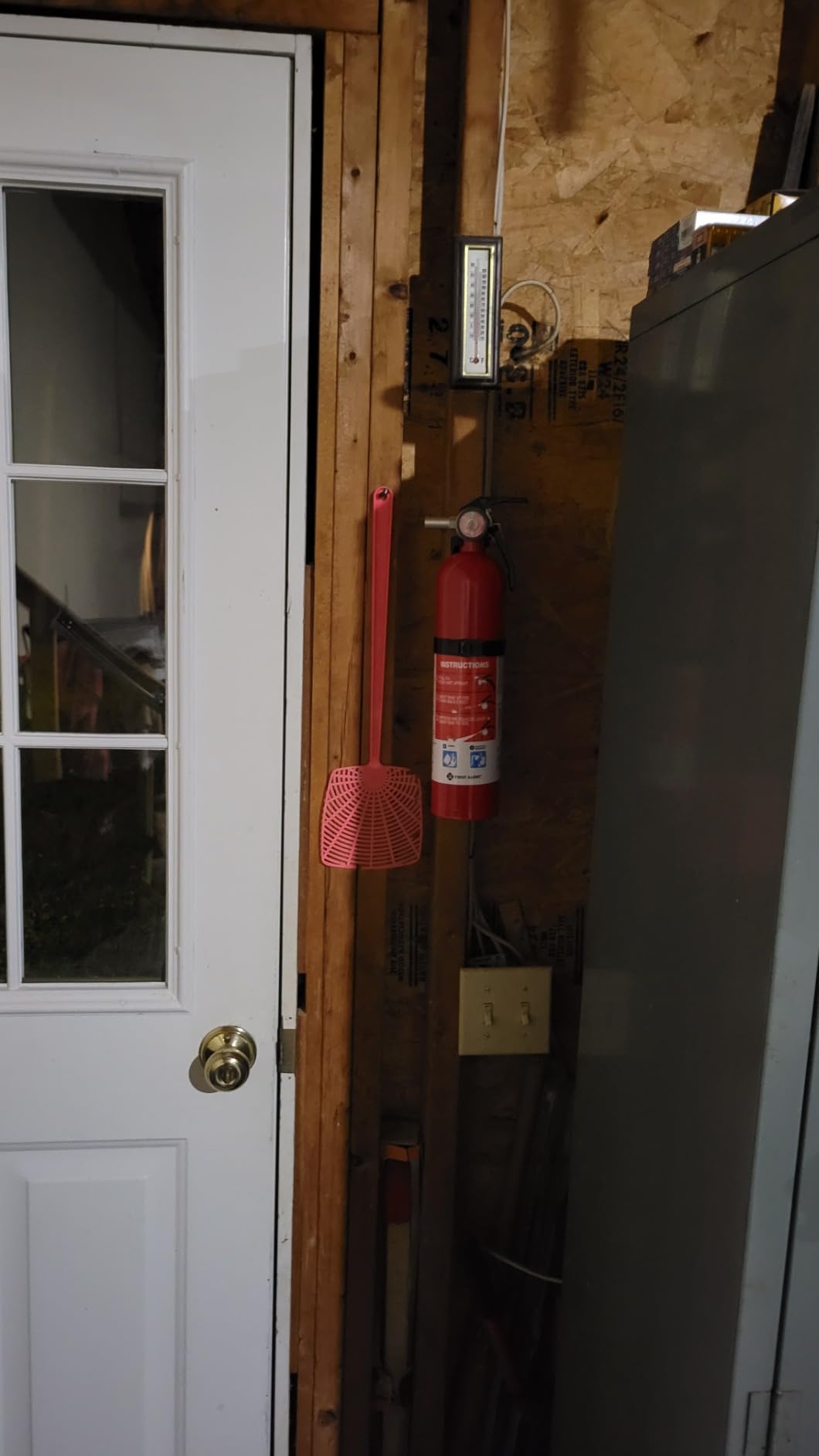 First Alert Fire Extinguisher, Standard Garage Use customer photo 2
