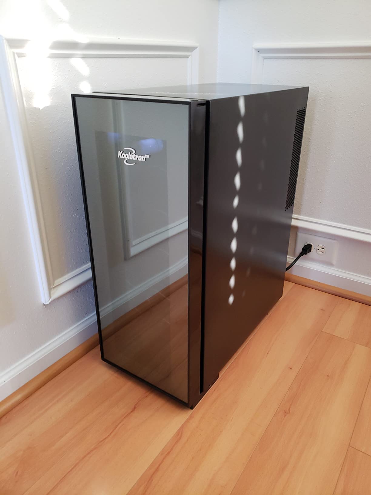 Koolatron Urban Series 12 Bottle Wine Cooler, Thermoelectric Wine Fridge, 1 cu. ft. Freestanding Wine Refrigerator for Home Bar, Small Kitchen, Apartment, Condo, Cottage, RV customer photo 1