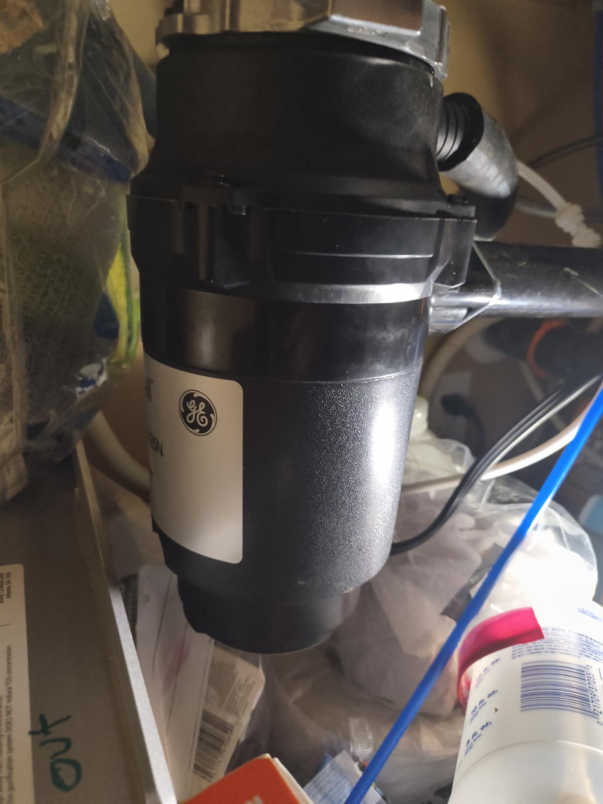 GE Disposall Continuous Feed 1/2 Horsepower Motor Garbage Disposer, Good for Grinding: Cooked Meat, Beans, & Seeds, Easy Install Kit and Power Cord Included, Recommended for 2-4 Person Homes, GFC525N customer photo 1