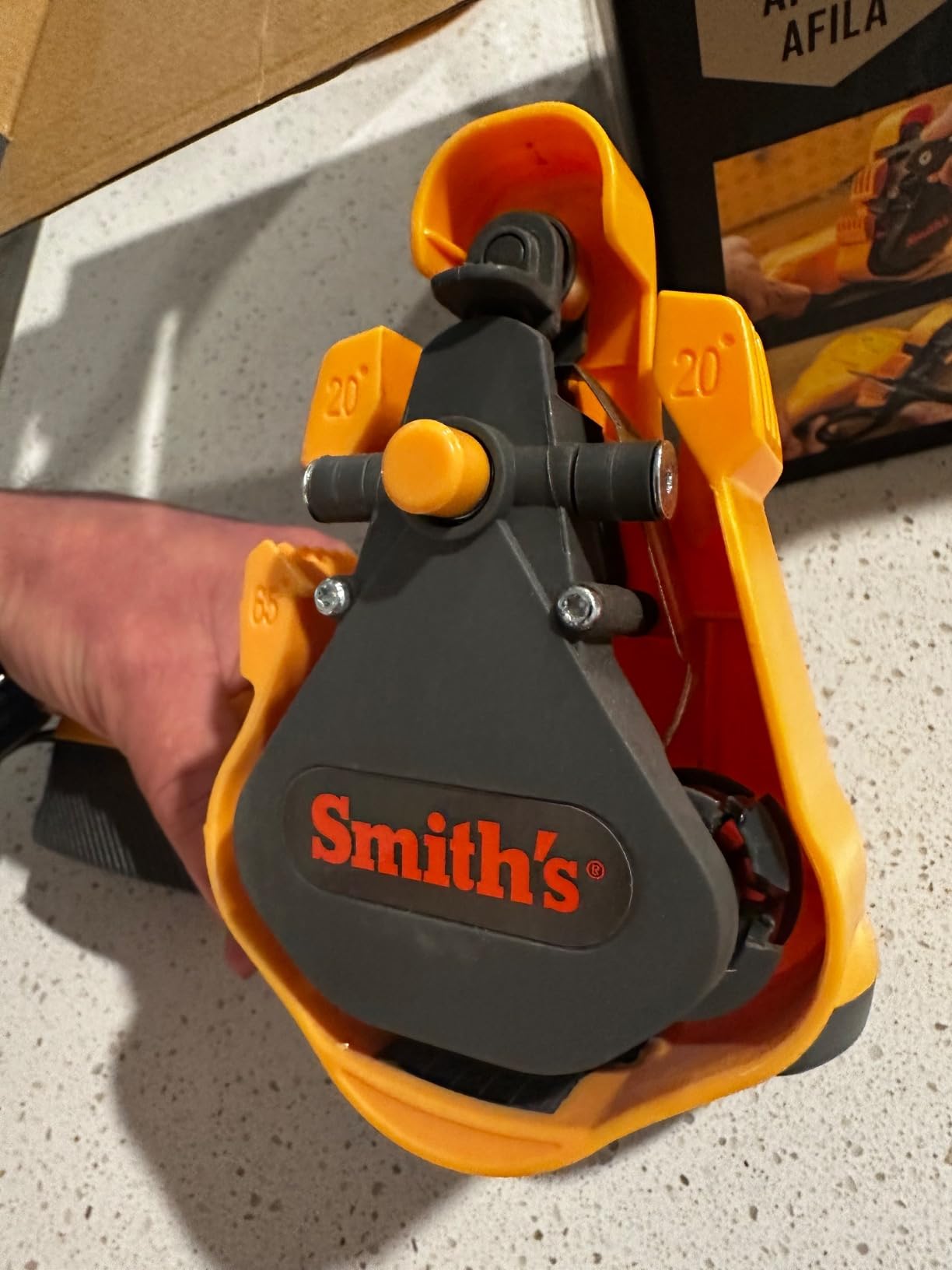 Smith’s 50933 Knife & Scissor Electric Belt Sharpener – Fine, Medium, & Coarse Belts – Straight Edge Blades – Handheld Sharpening – Workshop & Tool Sharpener customer photo 2