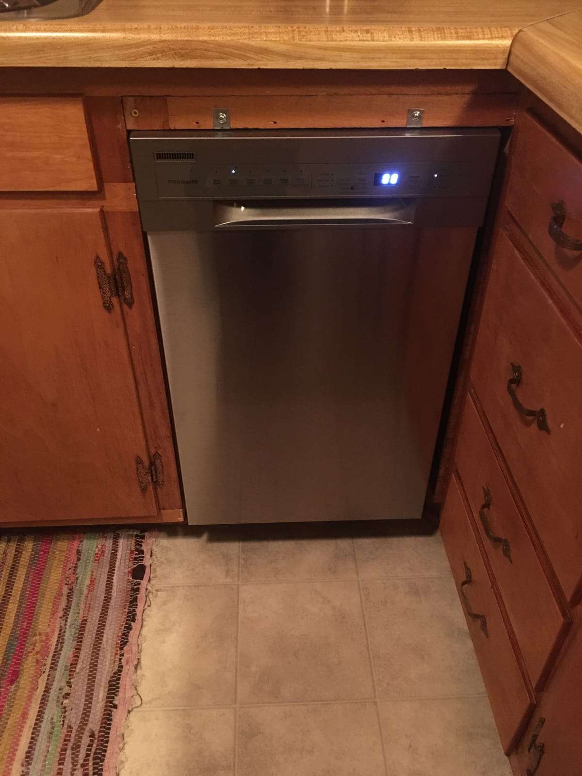 Frigidaire 18 in. ADA Compact Front Control Dishwasher in Black with Dual Spray Arms, 52 dBA, includes room-of-choice delivery customer photo 2