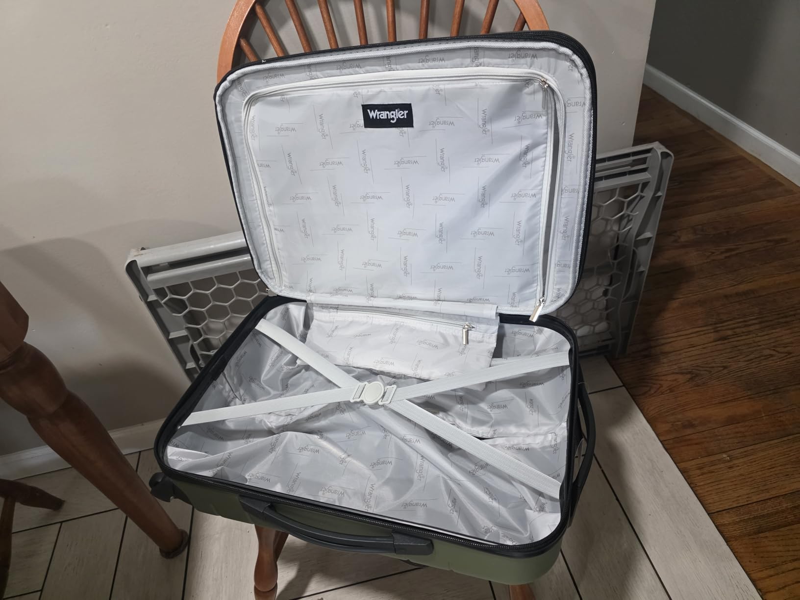 Wrangler Smart Spinner Hardside Luggage, 22-Inch Carry-On, Burnt Orange customer photo 2