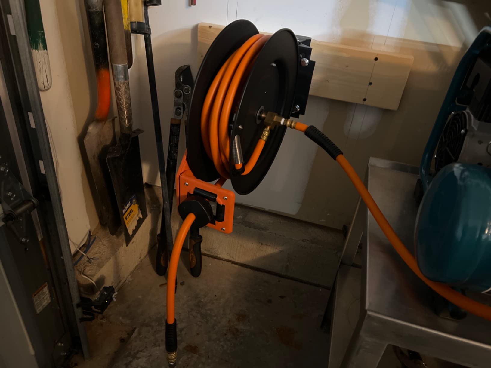 Giraffe Tools TA15 Retractable Air Hose Reel, 3/8