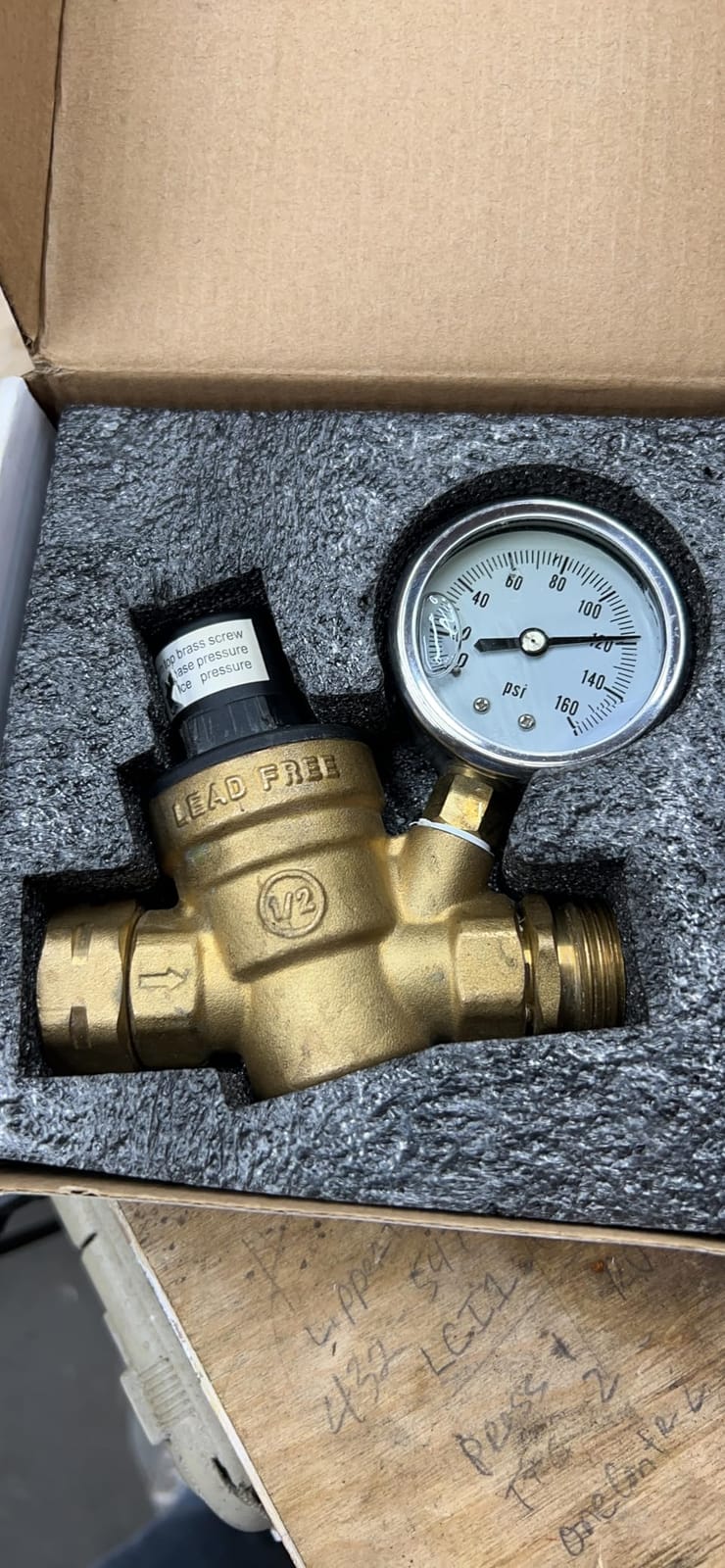 Hourleey Water Pressure Regulator Valve, RV Brass with Gauge and Inlet Screened Filter for Camper Trailer customer photo 1