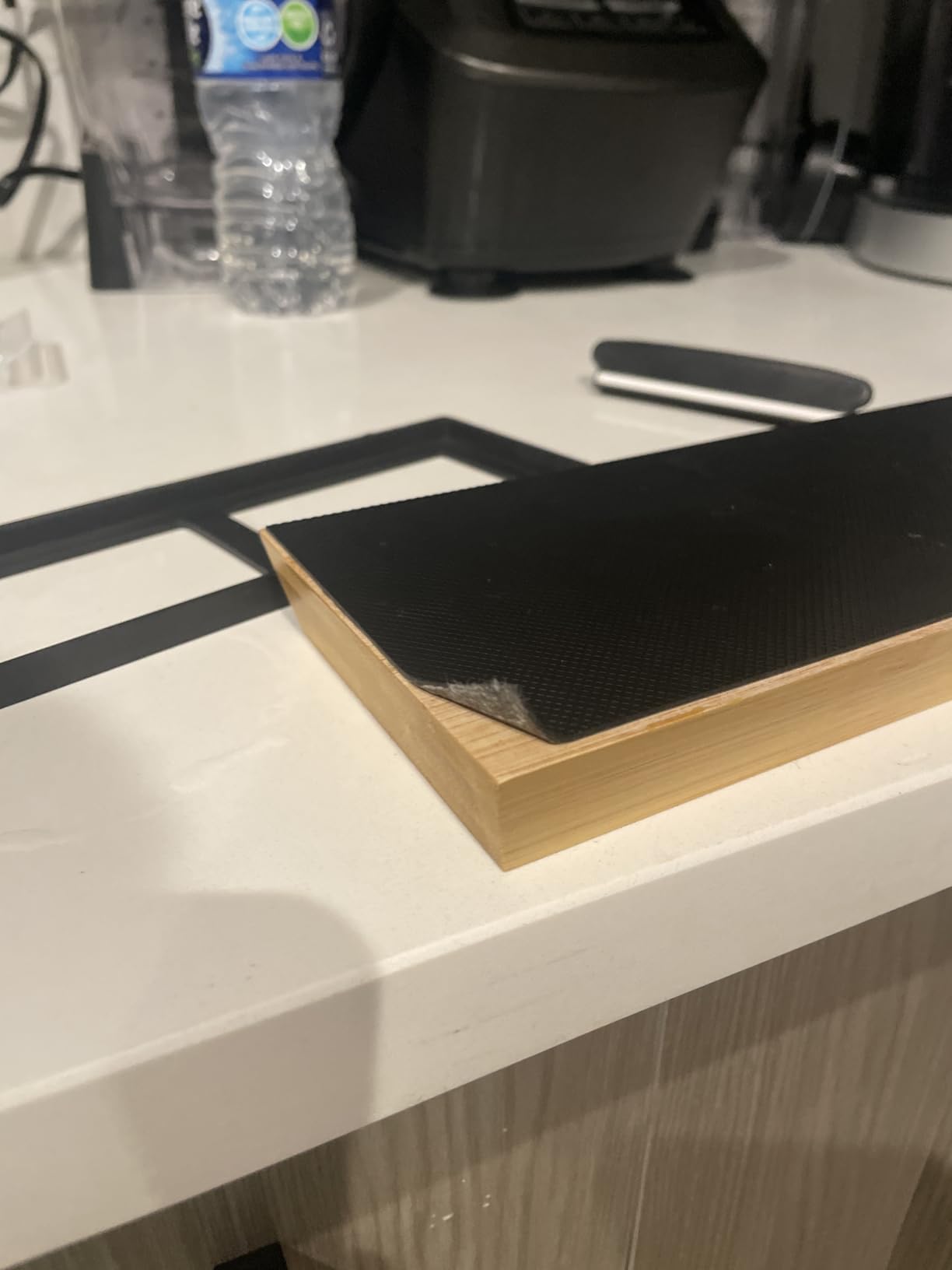 Amazon Basics Whetstone Knife Sharpening Stone, Double-Sided 1000/6000 Grit with Angle Guide, Non-Slip Bamboo Base, Black & Grey customer photo 1