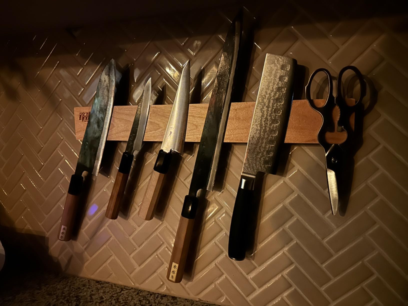 FINDKING Ash Wood Magnetic Knife Strip, Wall Mounted Wooden Knife Holder with Strong Magnets for Kitchen Organization, 16 Inch Dark Brown, Without Knives customer photo 1