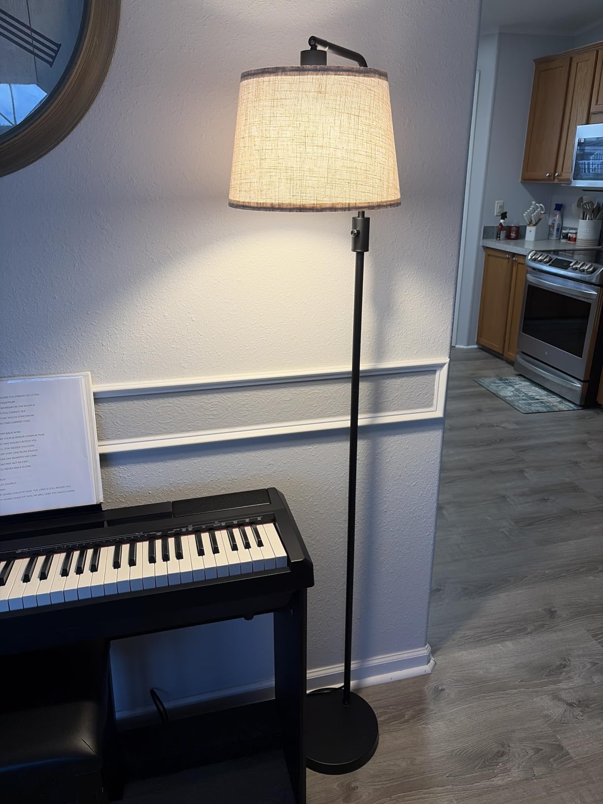 Nintiue 【Upgraded】 Dimmable Floor Lamp, 1000 Lumens LED Bulb Included, Arc Floor Lamps for Living Room Modern Standing Lamp with Linen Shade, Tall Lamp for Bedroom Office Reading Dining Room- Black customer photo 2