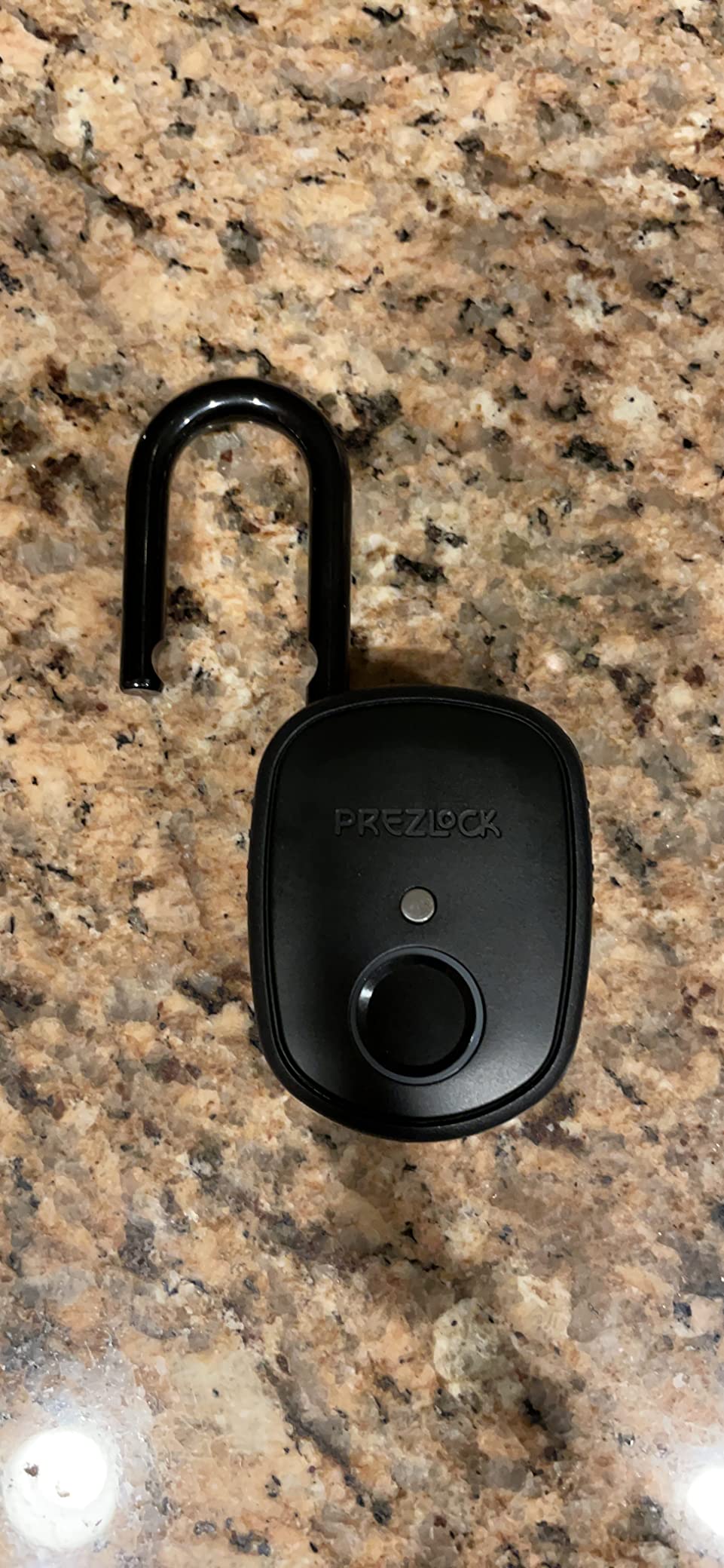 Fingerprint Padlock with Key Backup, 2keys, Smart Padlock with Keyless Biometric, Suitable for Outdoor and Heavy Duty, IP65 Waterproof. customer photo 2