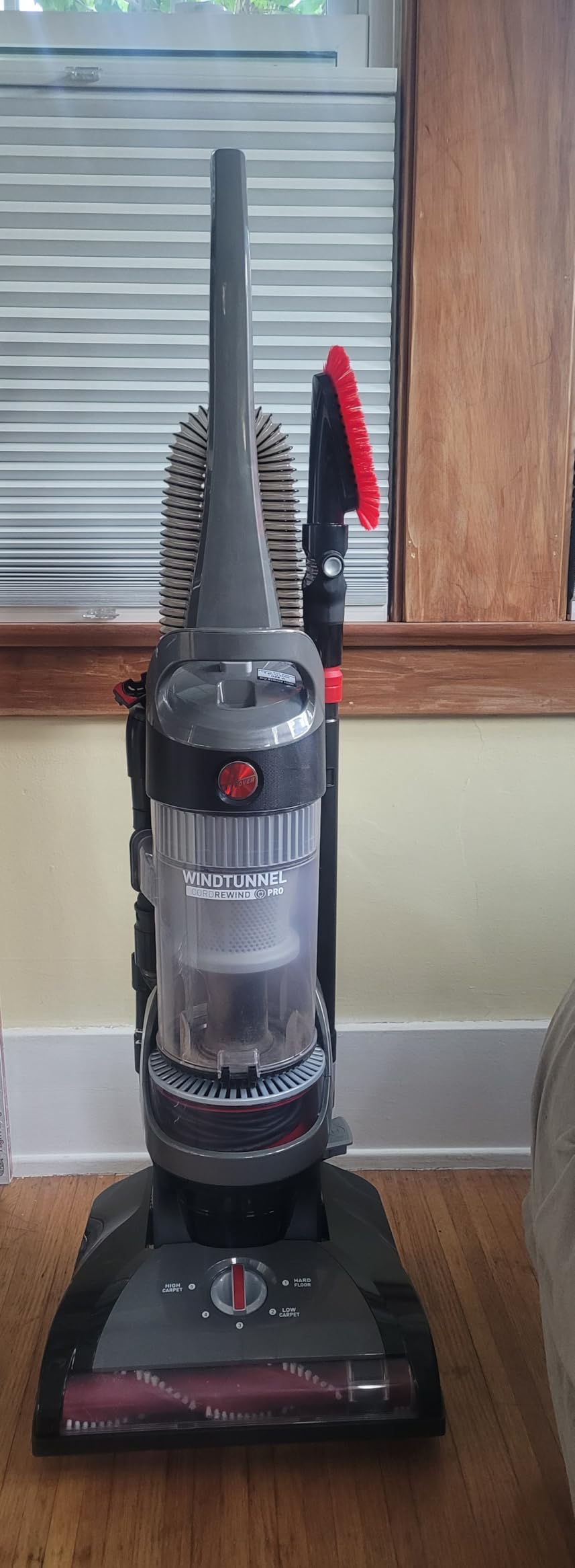 Hoover WindTunnel Cord Rewind Pro Bagless Vacuum Cleaner, Upright customer photo 1