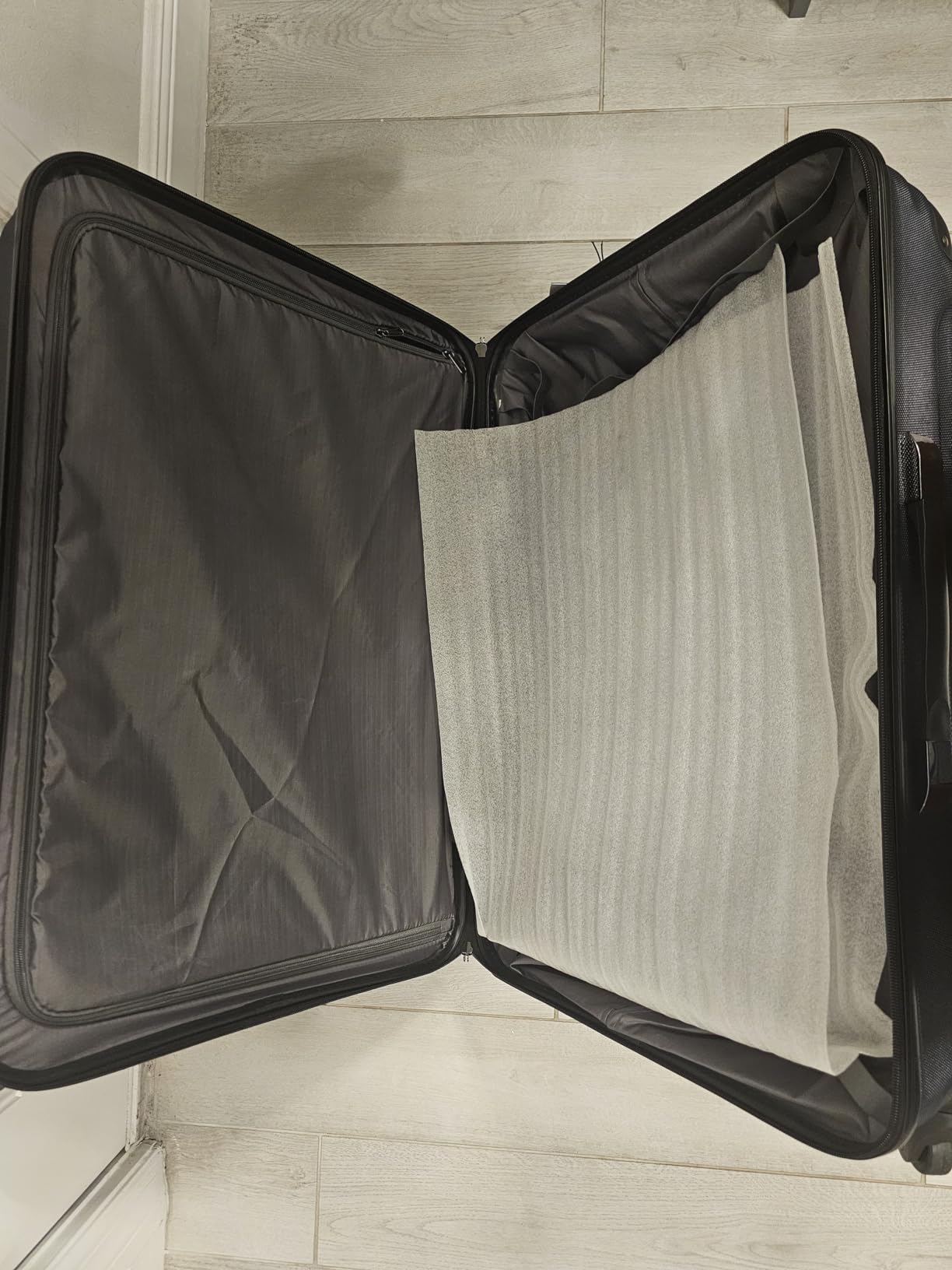 Kenneth Cole REACTION Out of Bounds Lightweight Hardshell 4-Wheel Spinner Luggage, Granite Blue, 24-Inch Checked customer photo 2