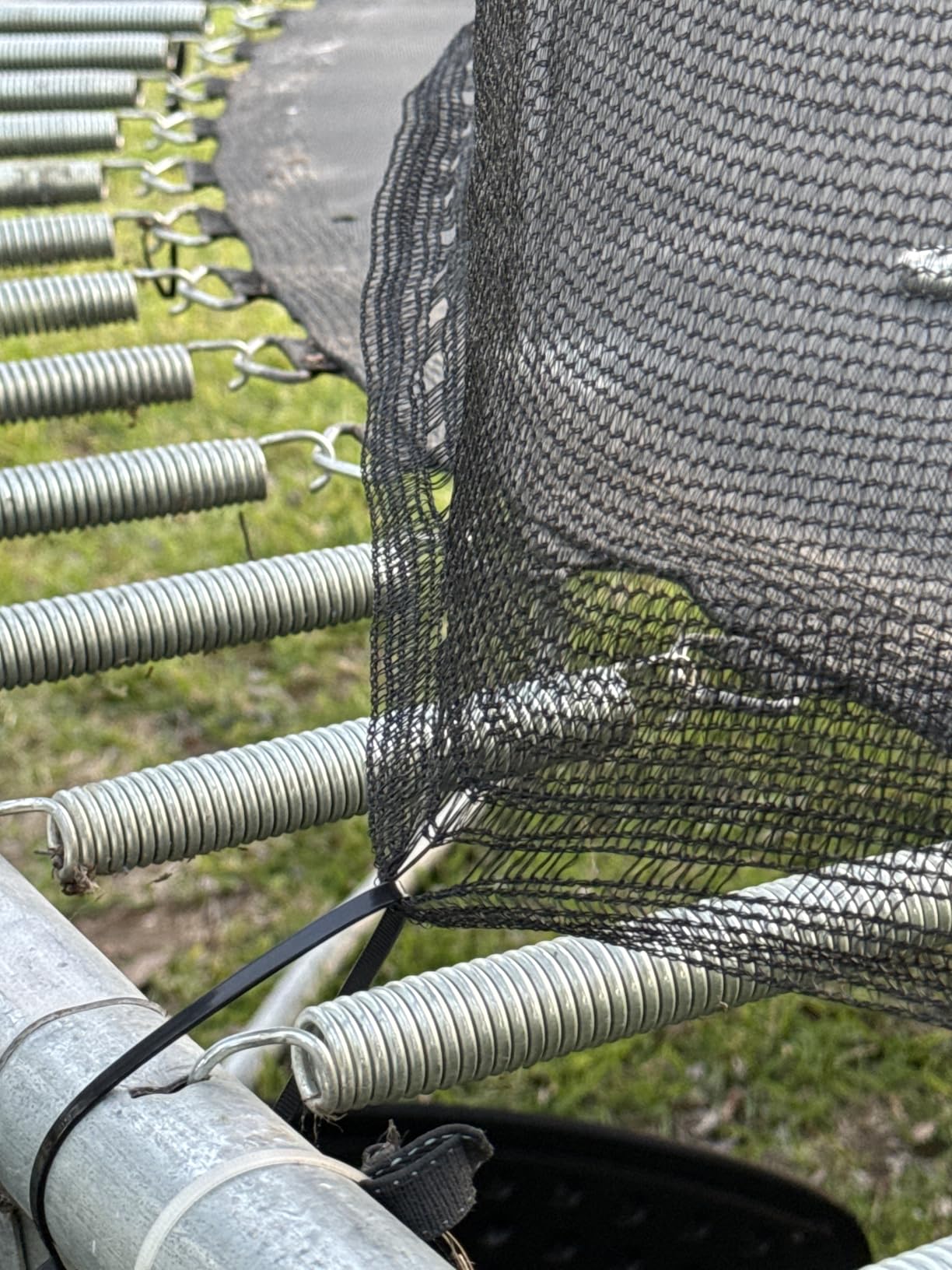 Trampoline Net Replacement Trampoline Safety Round Frame Enclosure Weather Resistant Breathable Net with Double Headed Zippers customer photo 1