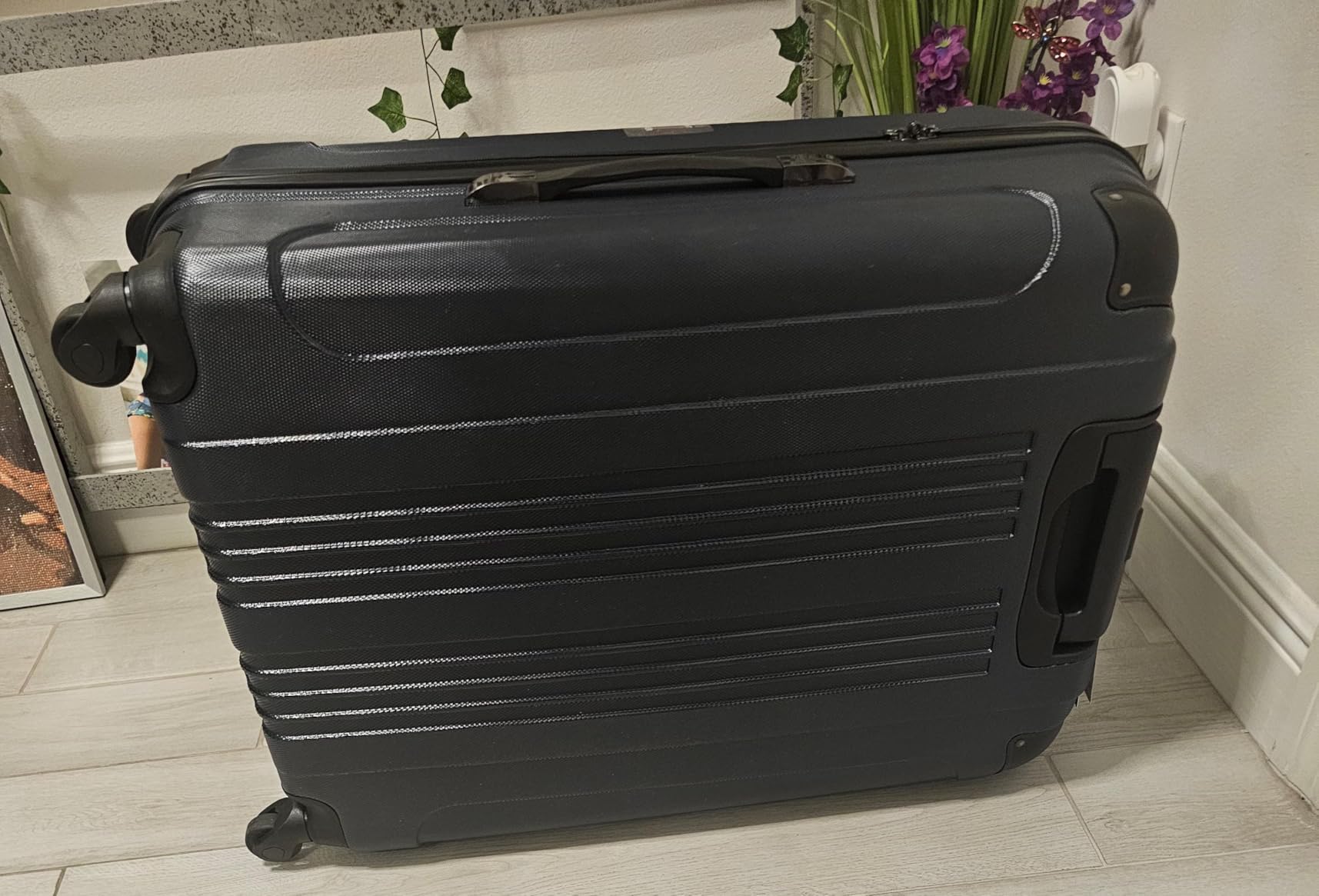Kenneth Cole REACTION Out of Bounds Lightweight Hardshell 4-Wheel Spinner Luggage, Scarlet Red, 20-Inch Carry On customer photo 1