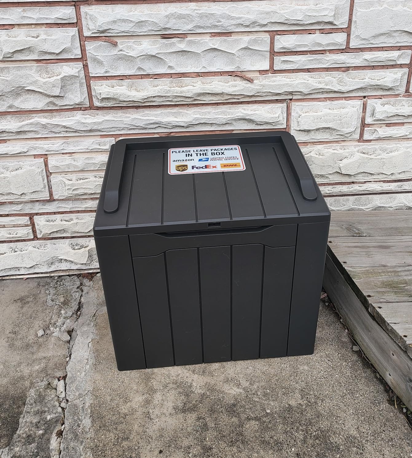 Flamaker Outdoor Storage Box 80 Gallon Resin Waterproof Deck Box customer photo 2