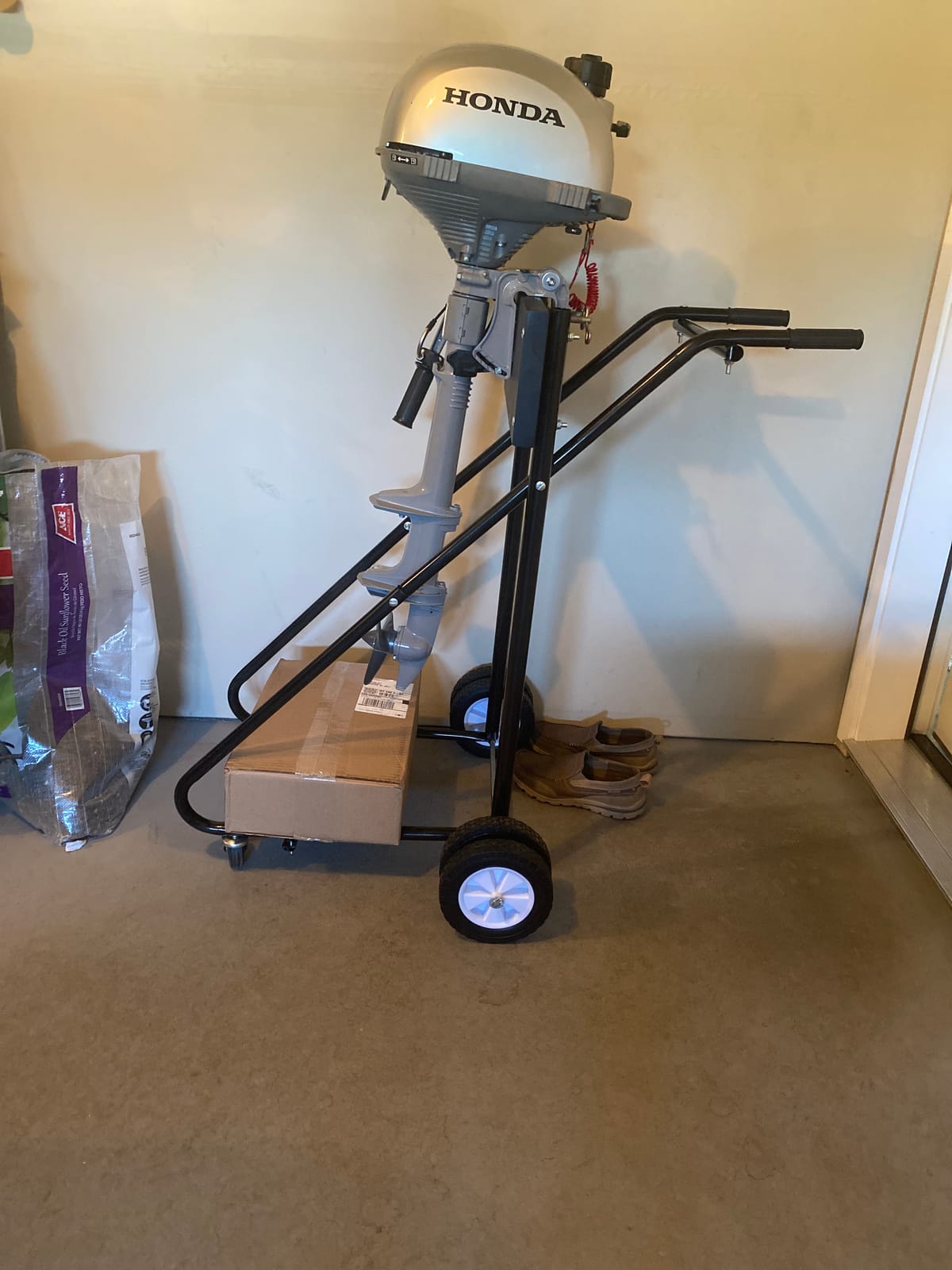 Goplus 330 LBS Outboard Boat Motor Stand, Portable Engine Carrier Cart w/ 4 Rubber Casters, Heavy Duty Support Dolly Storage, Multi-Purpose Engine Stand for Motor Repair, Maintenance (Natural) customer photo 2