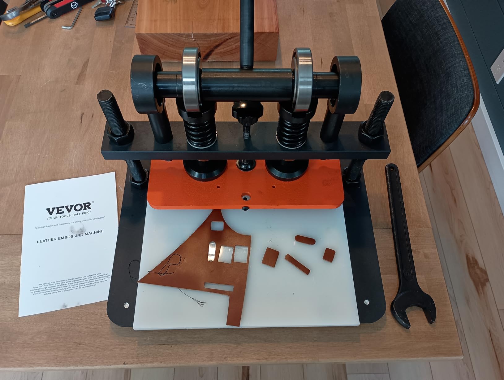 VEVOR Leather Cutting Machine, 14.2 x 10.2 in Embossing Plate Manual Die Cutter, 0.47 in Pressure Stroke Leather Embossing Machine, Dual Guide Shafts Die Cut Machine for Various of Materials customer photo 2