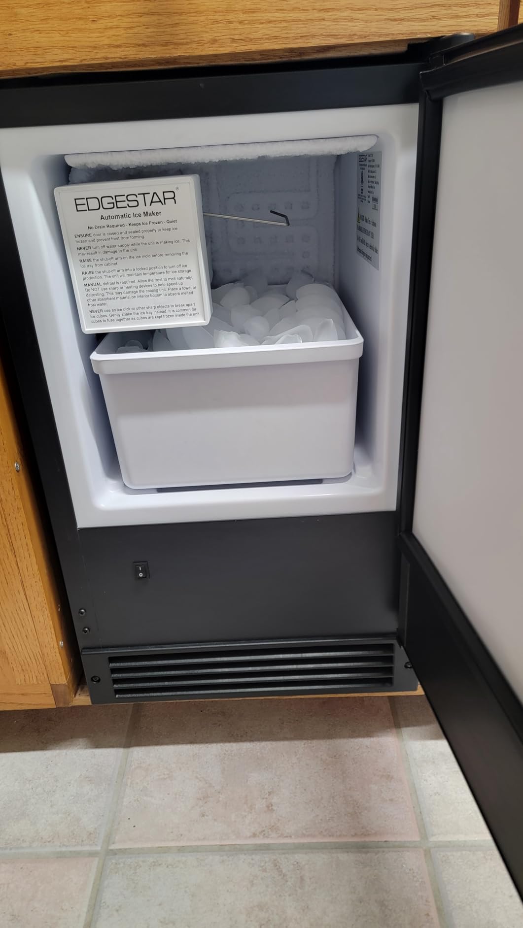EdgeStar 15 Inch 15 Lb/Day Built-In Ice Maker 12 Lb Bin - No Drain Required customer photo 1
