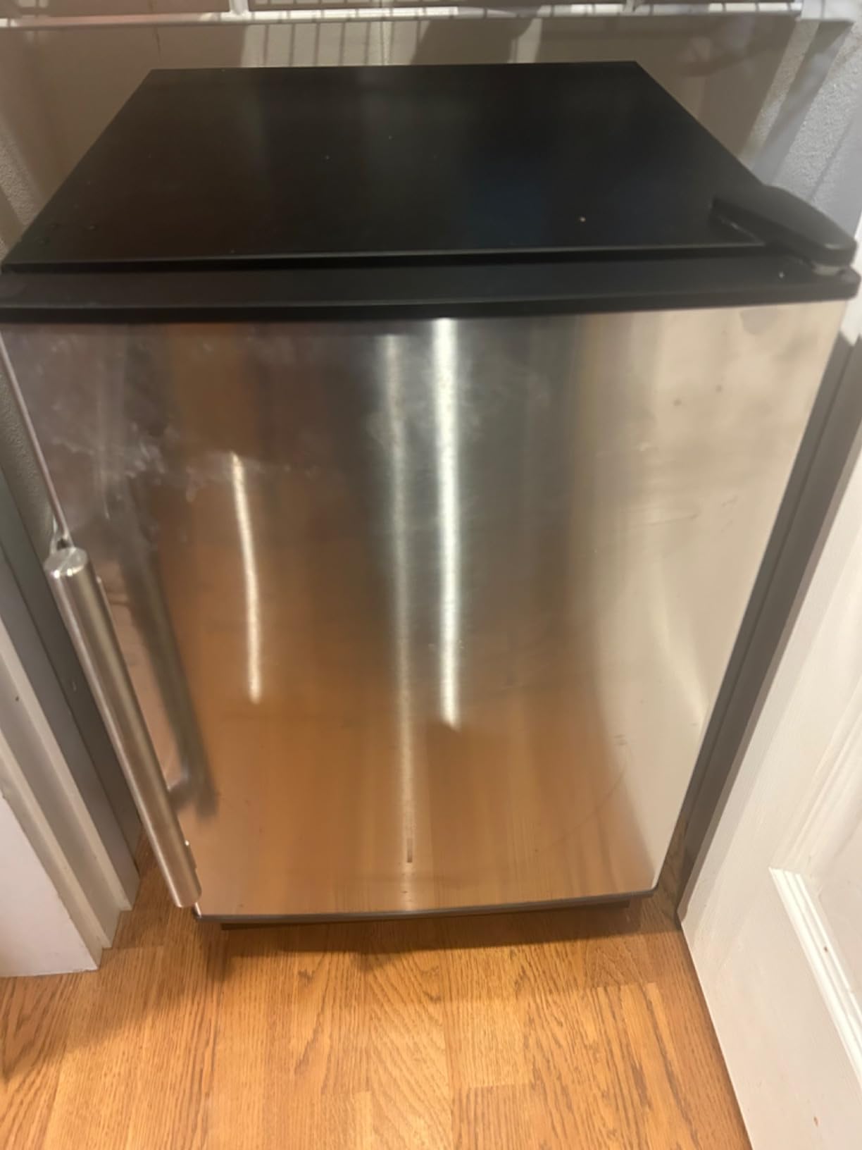 EdgeStar 15 Inch 15 Lb/Day Built-In Ice Maker 12 Lb Bin - No Drain Required customer photo 2