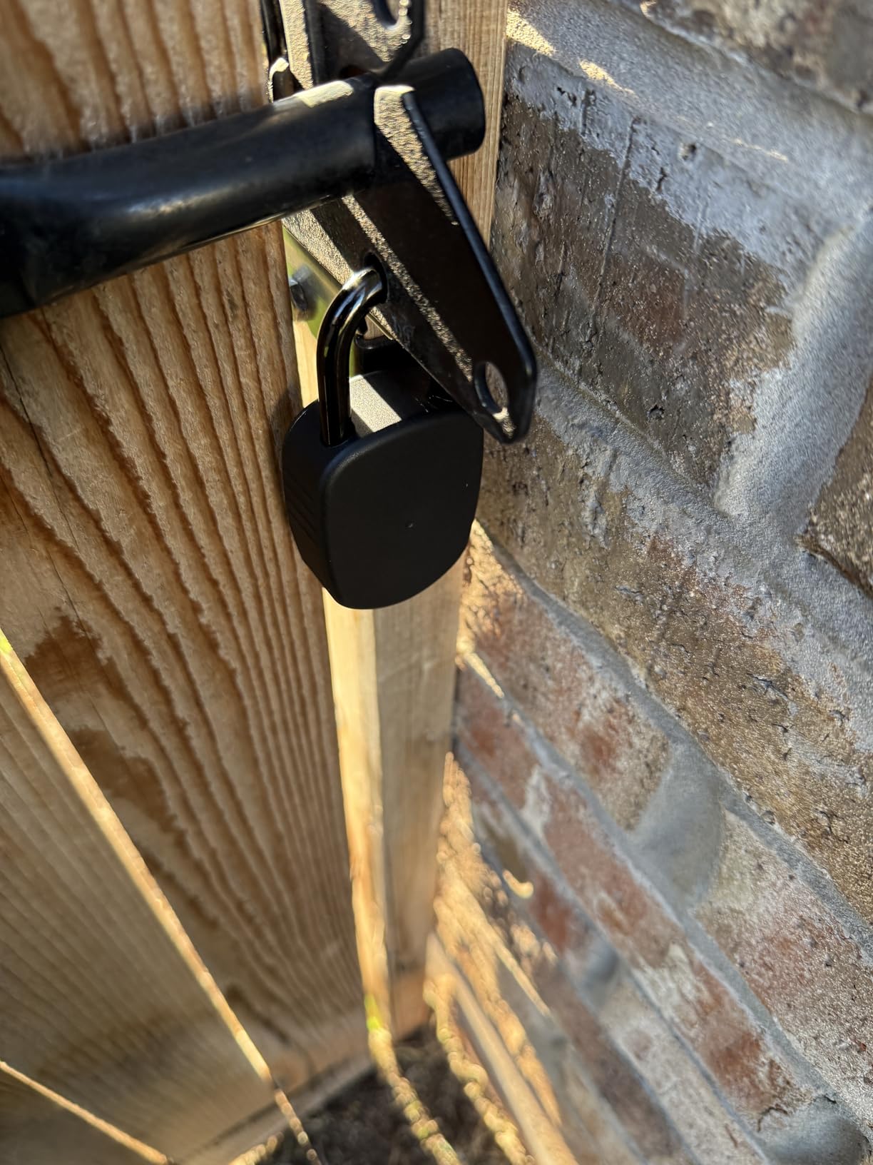 Smart Fingerprint Padlock with Key, Biometric Padlock with APP, Suitable for Outdoor and Heavy Duty, IP65 Waterproof. customer photo 2