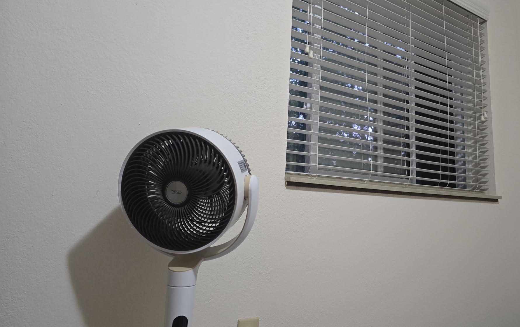 DREO Fan for Bedroom, 2026 Upgraded, 90ft Airflow, Quiet Fan, 90° Oscillating Standing Fan for Whole Room, DC Motor, 8+H Speeds, 3 Modes, 38-42'' Adjustable Height, 8H Timer, 105° Manual Vertical customer photo 2