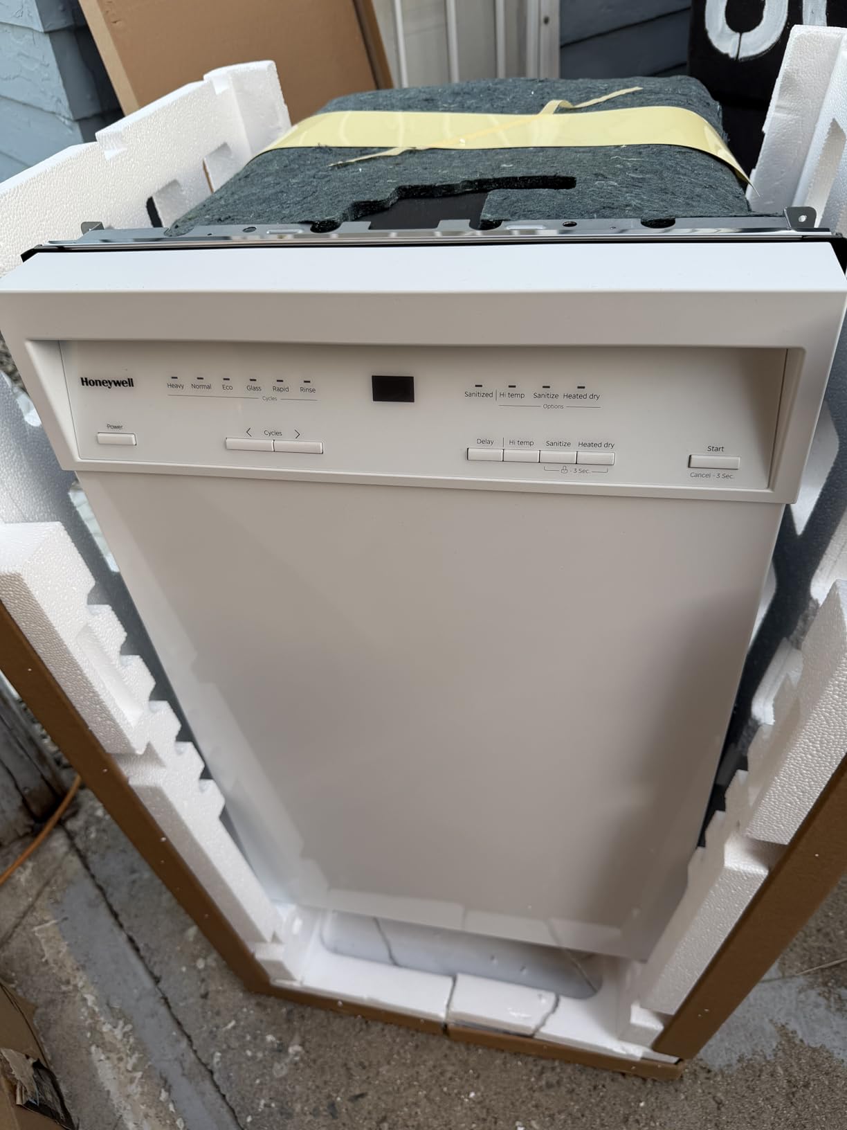 Honeywell 18 Inch Dishwasher with 8 Place settings, 6 Washing Programs, Stainless Steel Tub, UL/Energy Star- Black customer photo 2