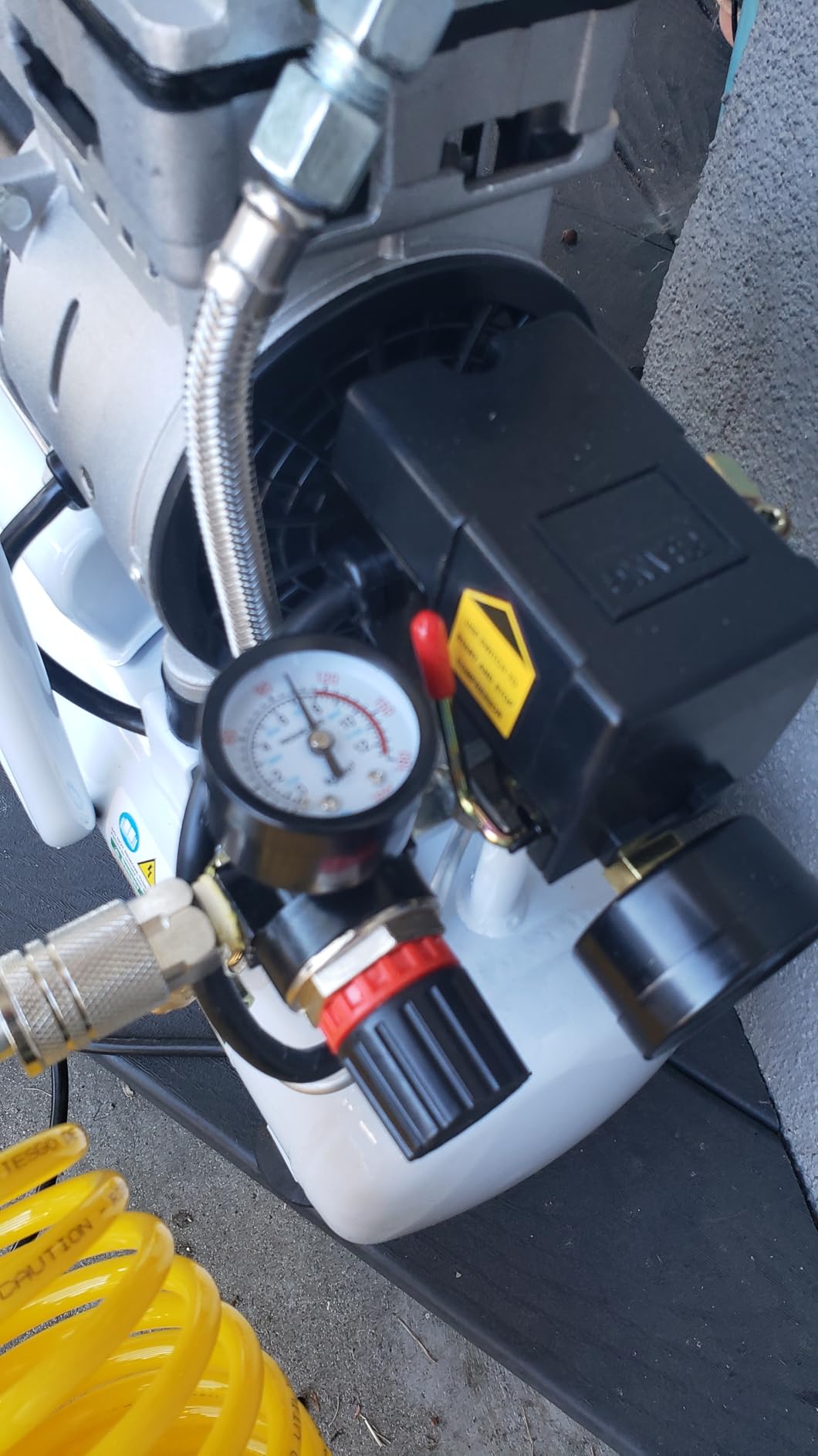 Quiet Oil-Free Air Compressor, 68 dB, 2.8 CFM @ 90 PSI, 8 Gallon Air Tank customer photo 1