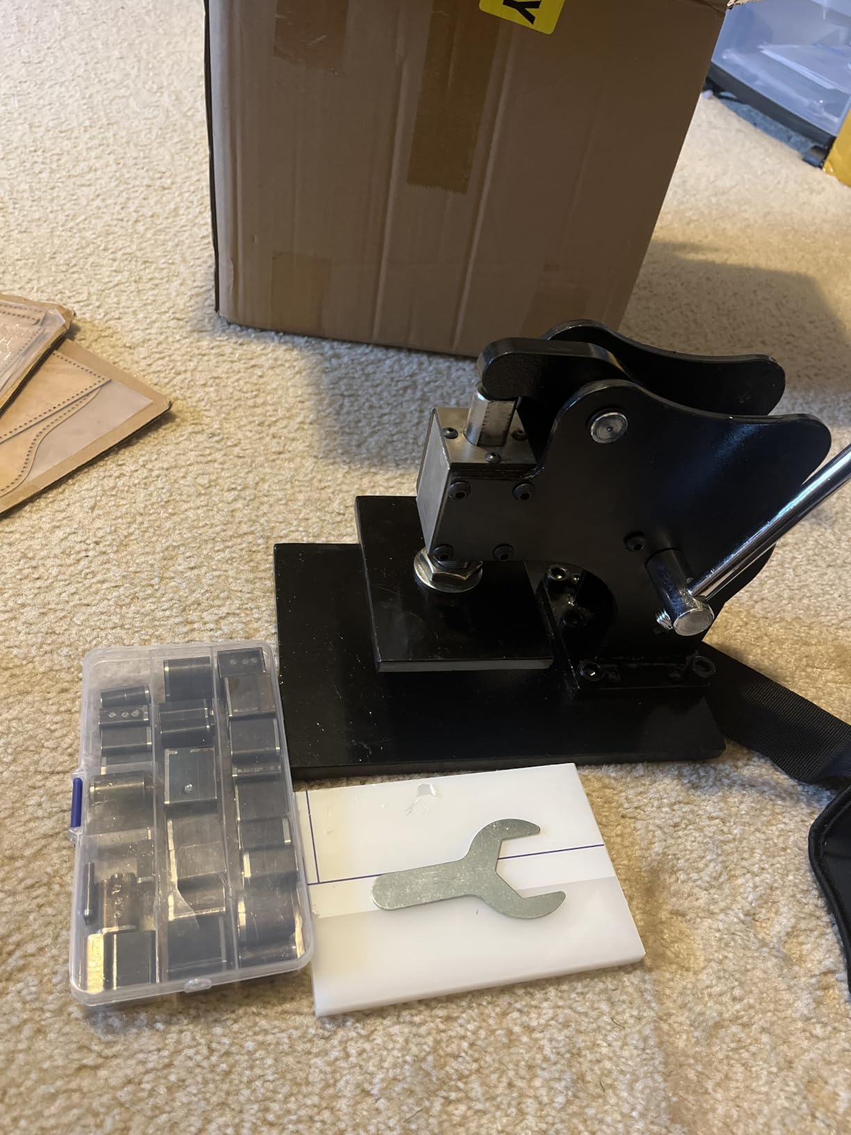 Leather Cutting Machine 1.5 Ton,20 * 20cm Leather Hand Press Dual Guide Shafts Die Cut Machine with 39 pcs Hole Punch Tool Set for Leathercraft,DIY & Various Materials Die Cutting customer photo 1
